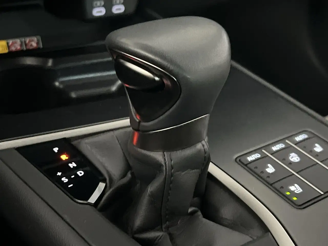 Lexus UX photo Lexus UX