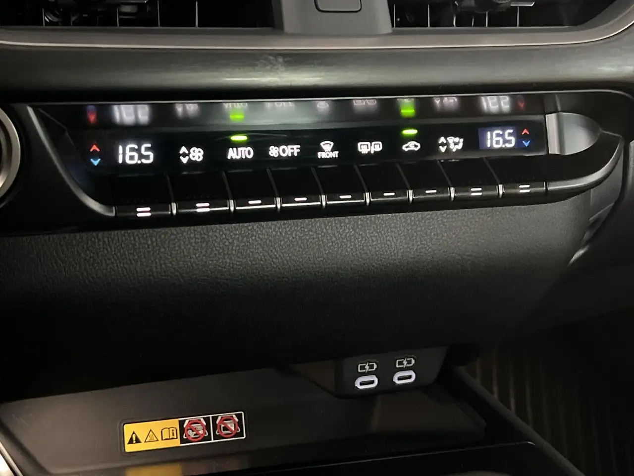 Lexus UX photo Lexus UX