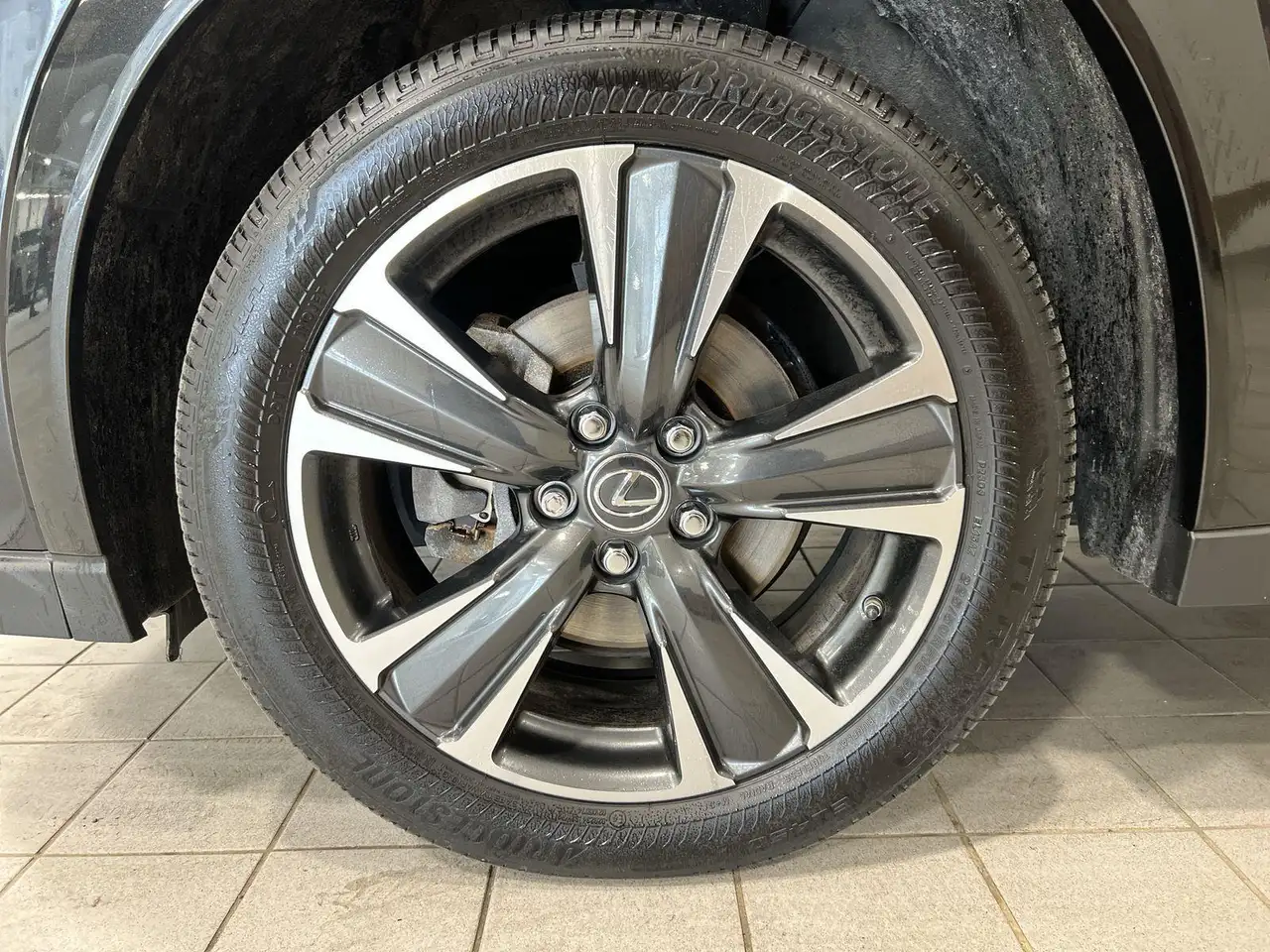 Lexus UX photo Lexus UX