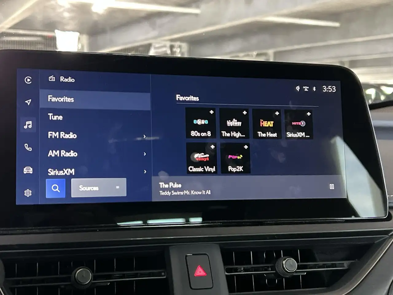 Lexus UX photo Lexus UX