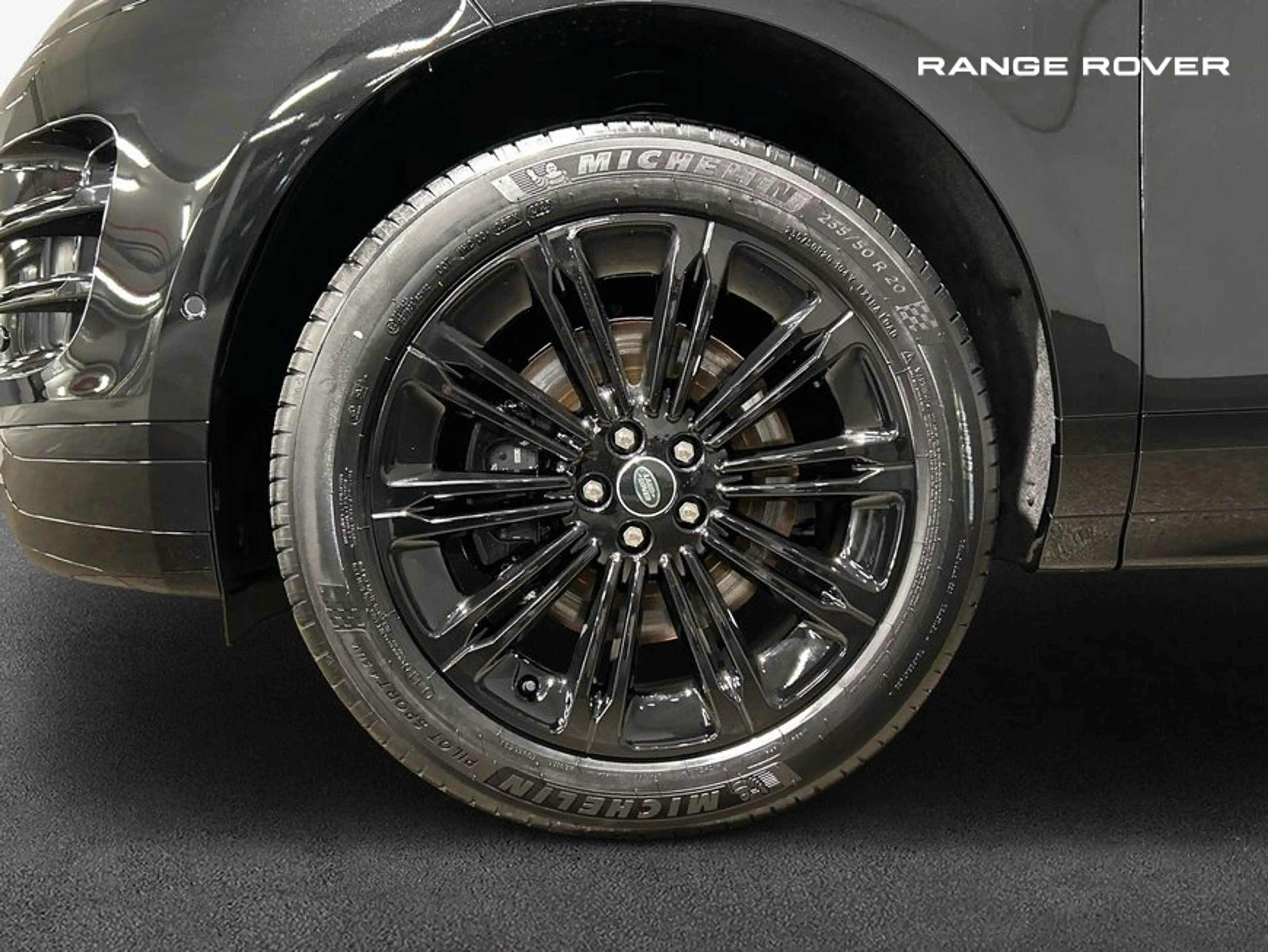 Land Rover Range Rover Evoque P270e Dynamic SE — photo 9