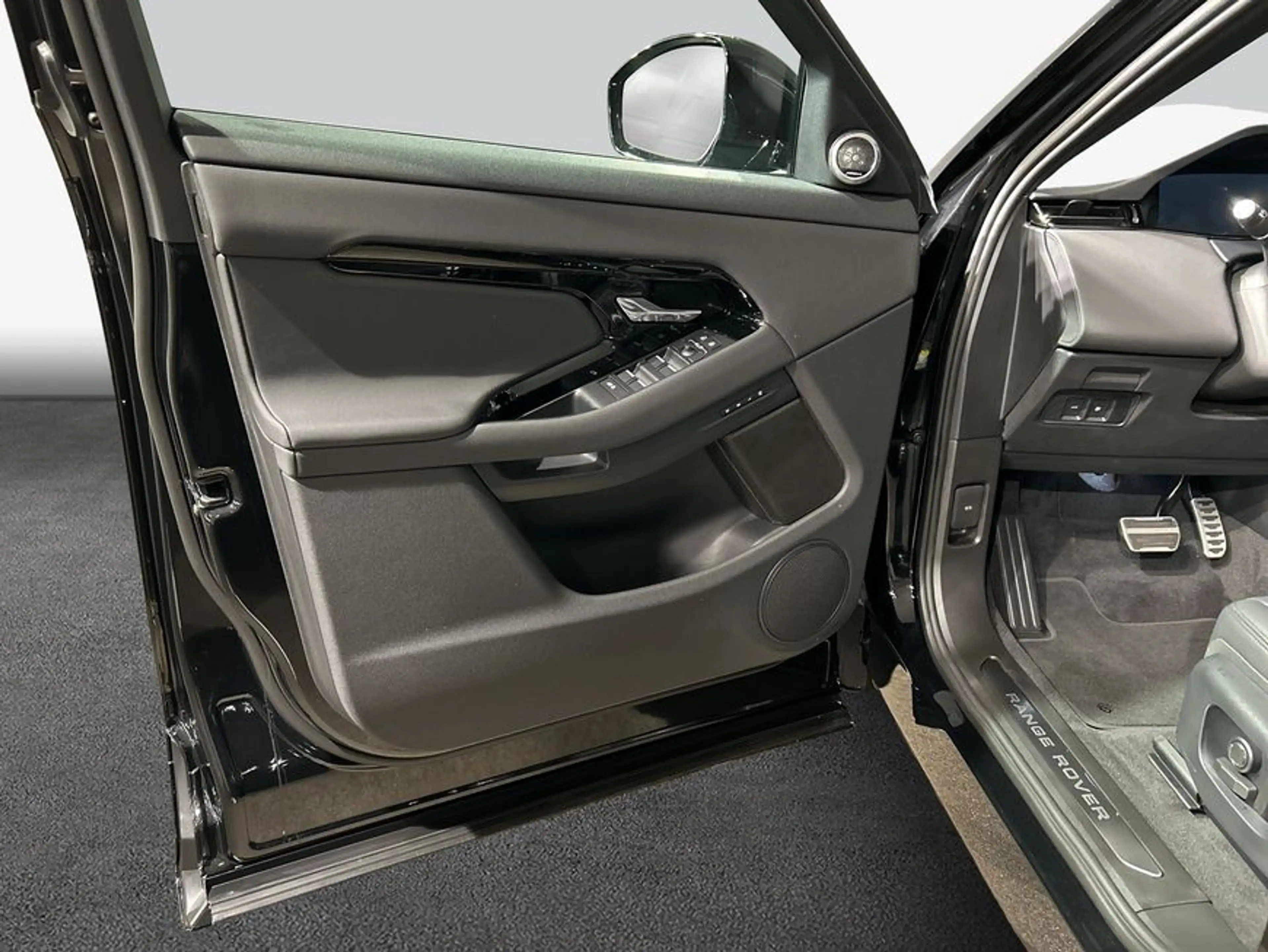 Land Rover Range Rover Evoque P270e Dynamic SE — photo 13
