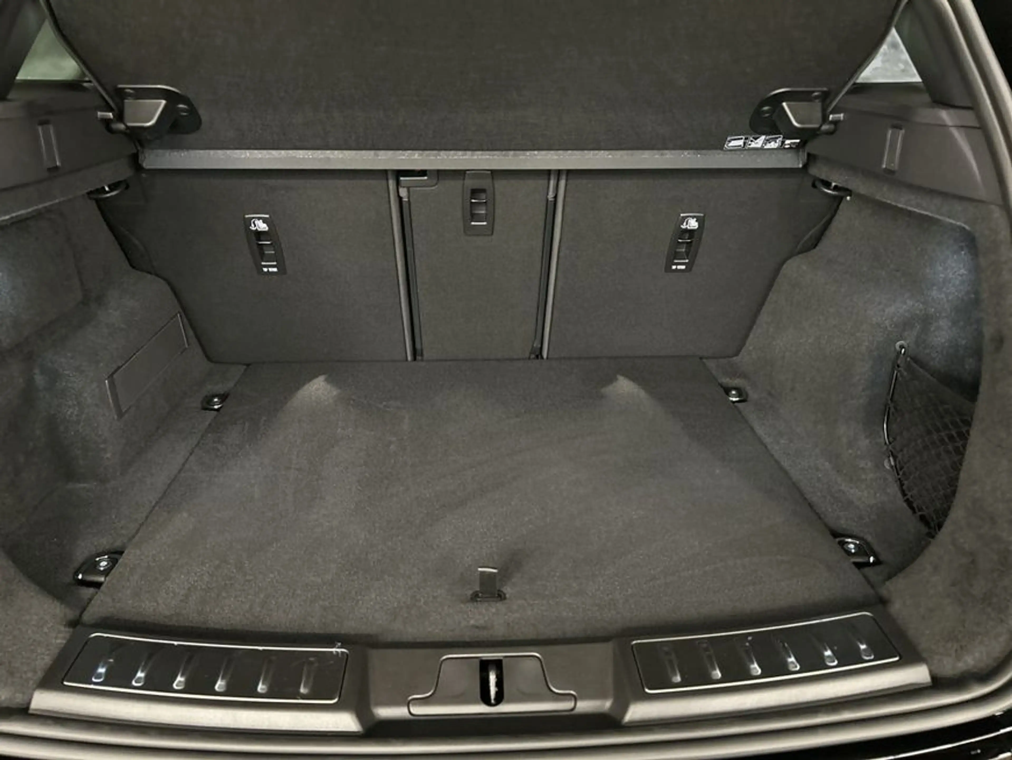 Land Rover Range Rover Evoque P270e Dynamic SE — photo 11
