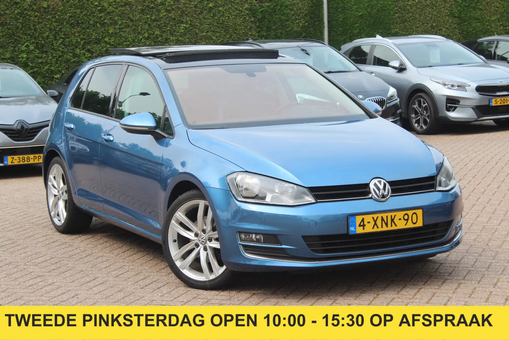 Volkswagen Golf 1.4 TSI ACT Business Edition / Trekhaak / Panorama Blauw - 1