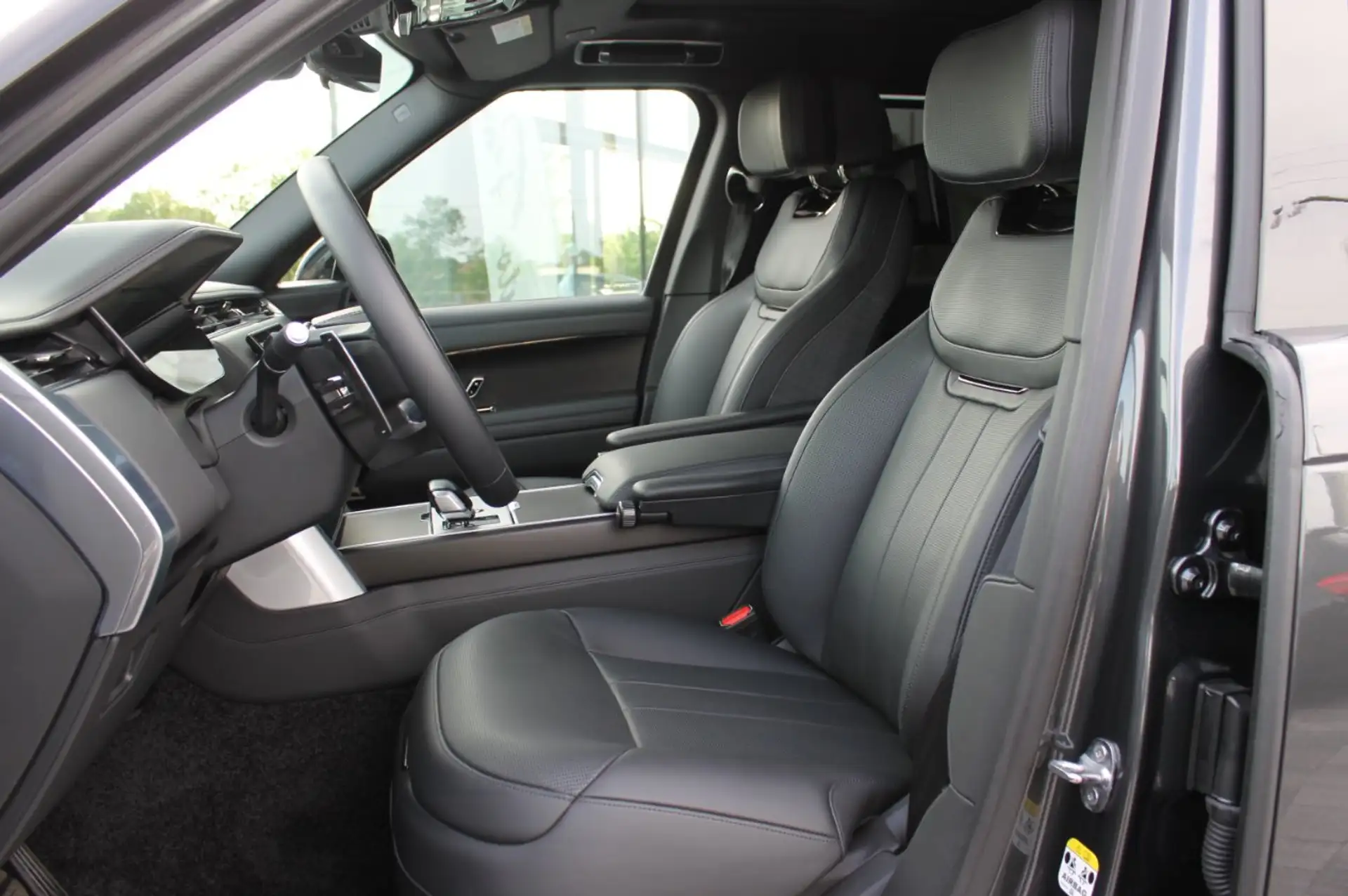 랜드로버 레인지로버 4.4 Mild Hybrid 2025 건메탈 사진 8