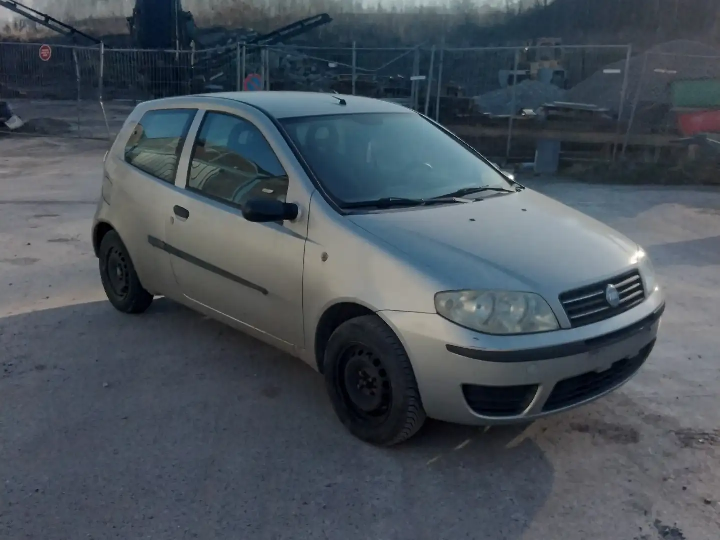 Fiat Punto 1.2i 8v Gris - 2