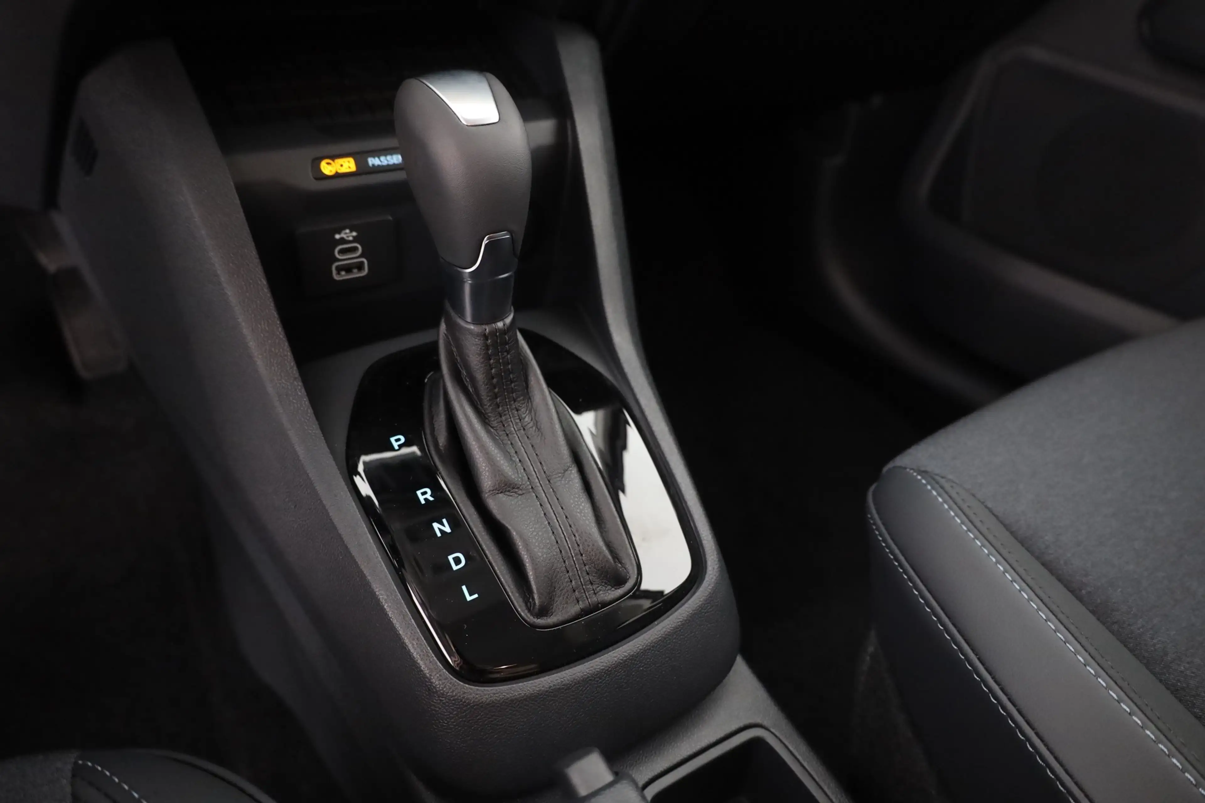 Ford Tourneo Courier Active 1.0 EB Aut. Navi Kamera AHK — photo 14