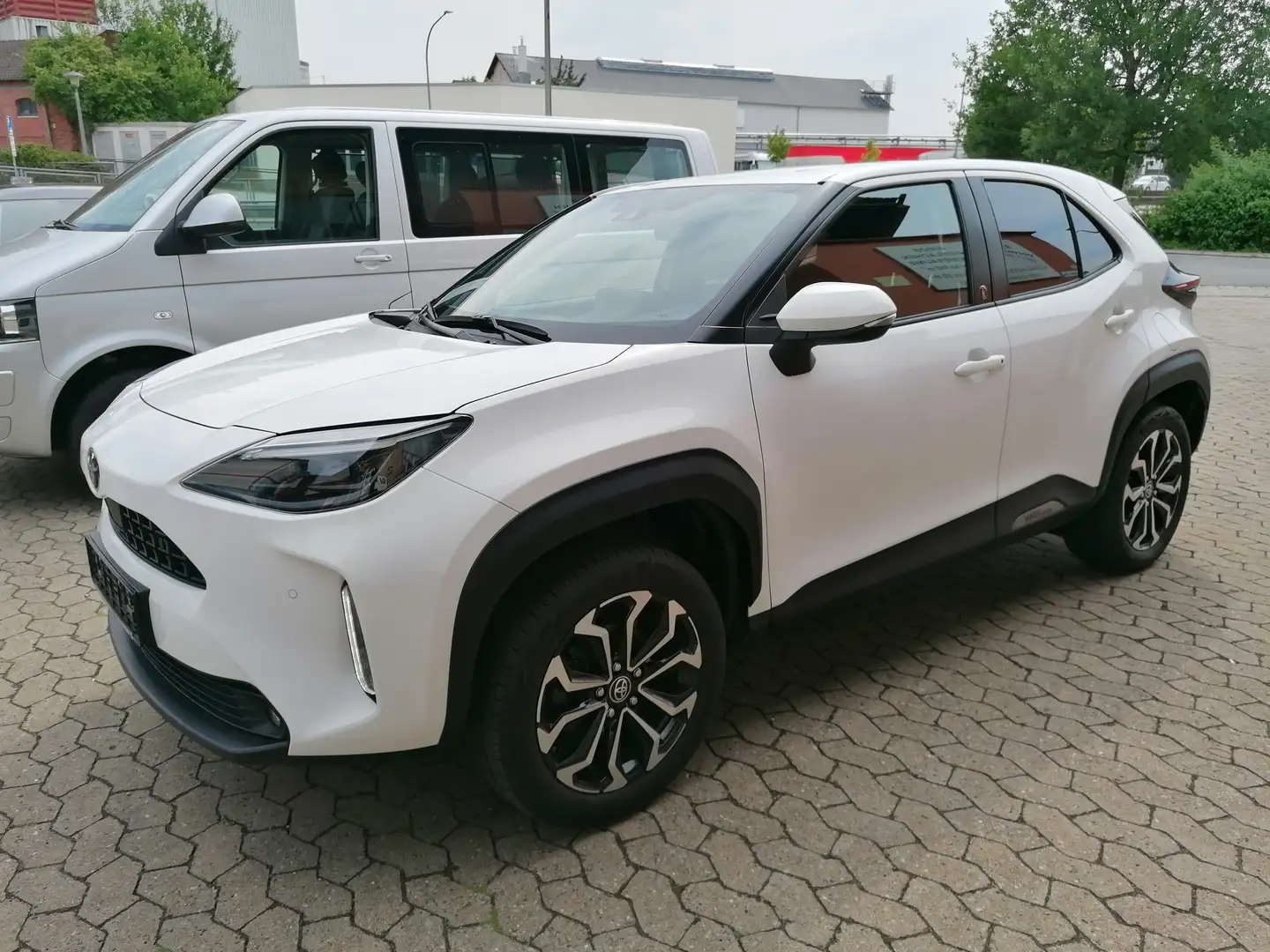 Toyota Yaris Cross Hybrid 1.5 VVT-i Team Deutschland / NAVI / LED Weiß - 2