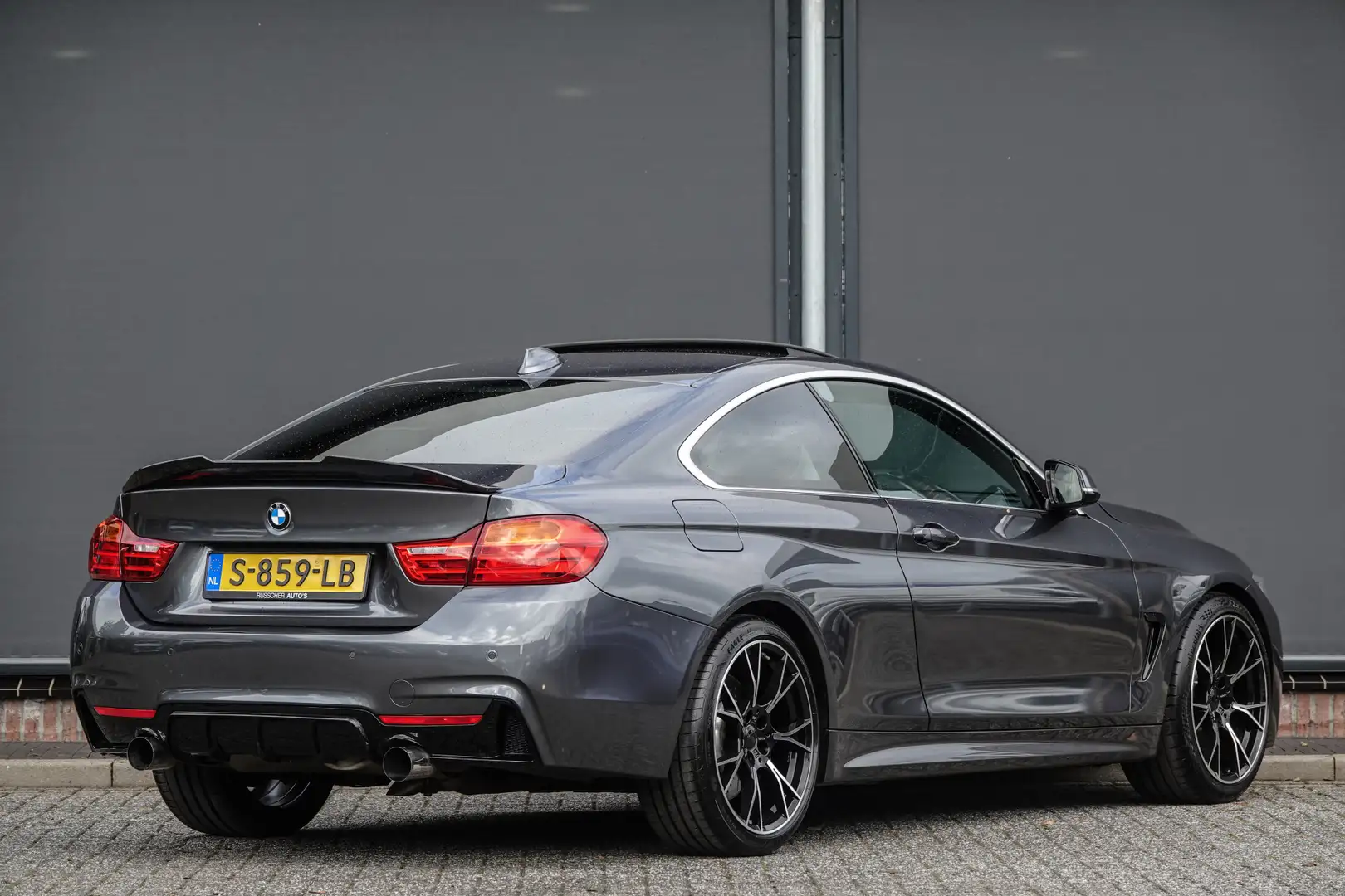 BMW 440 4-serie Coupé 440i 326Pk Aut. | Centennial High Ex Gris - 2
