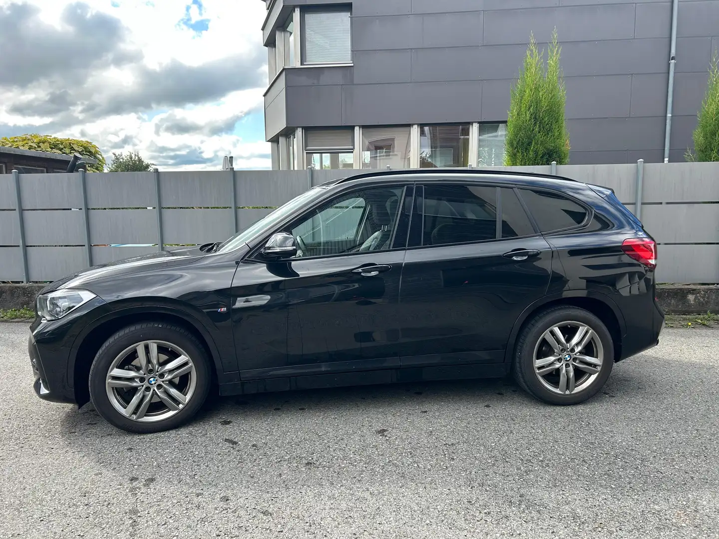 BMW X1 X1 xDrive18d F48 B47 Schwarz - 1