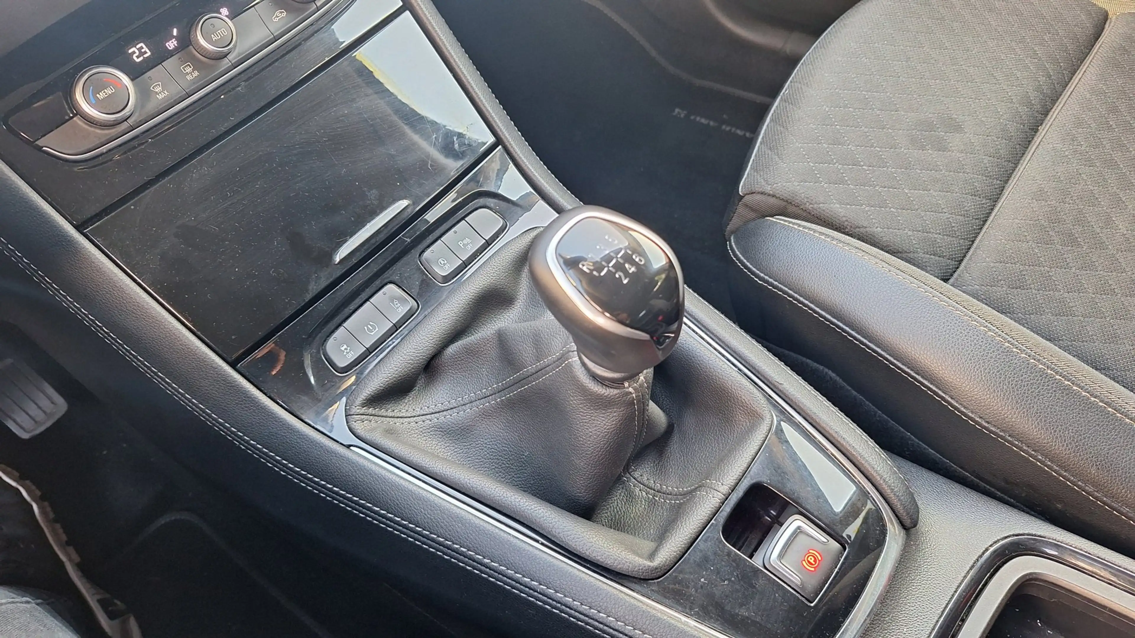 Opel Grandland X 1.2 Turbo Business + — photo 8