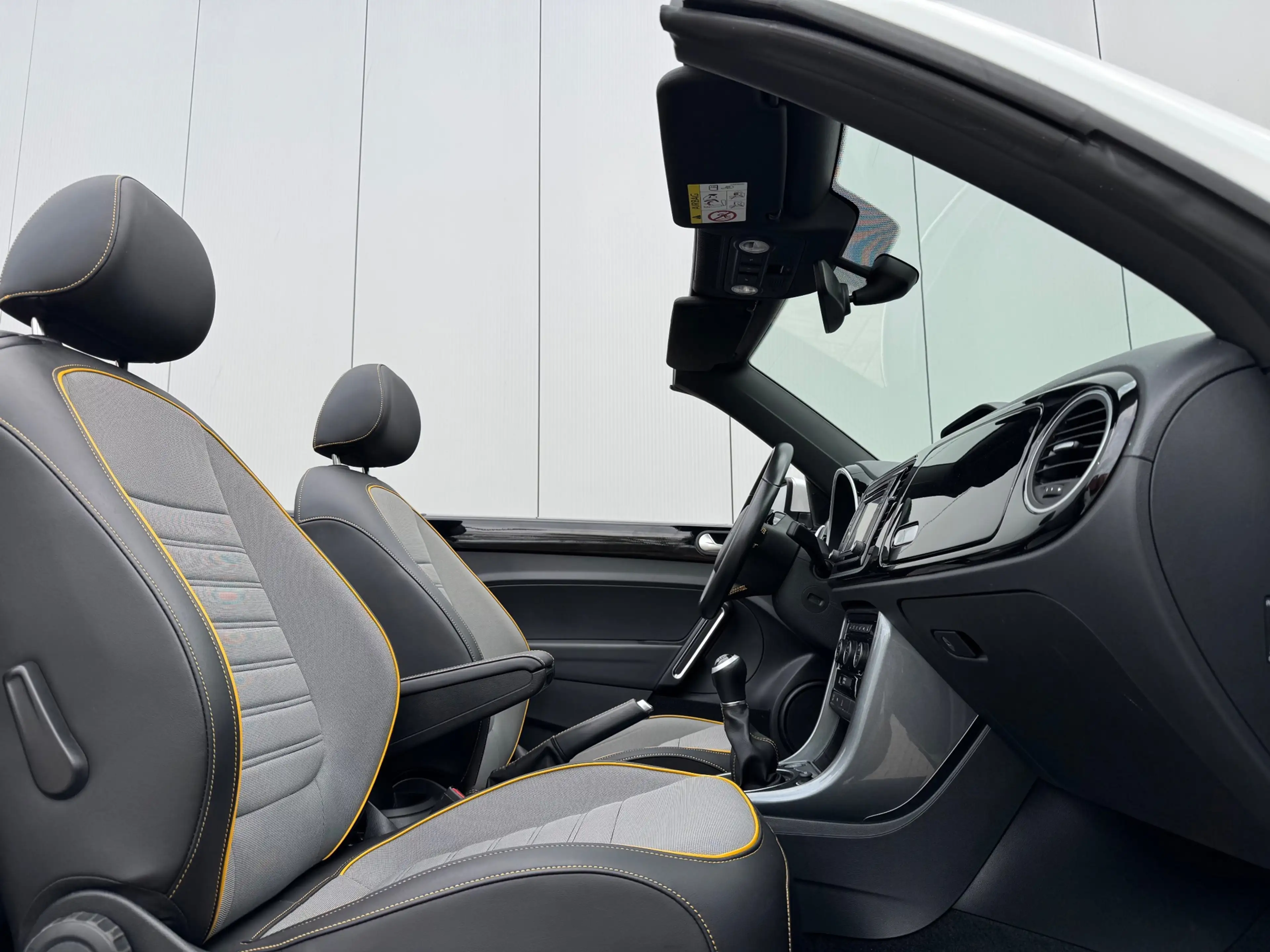 Volkswagen Beetle Cabriolet 1.2 TSI DUNE. 29.922 Km / Org NL / 1 Eig — photo 4