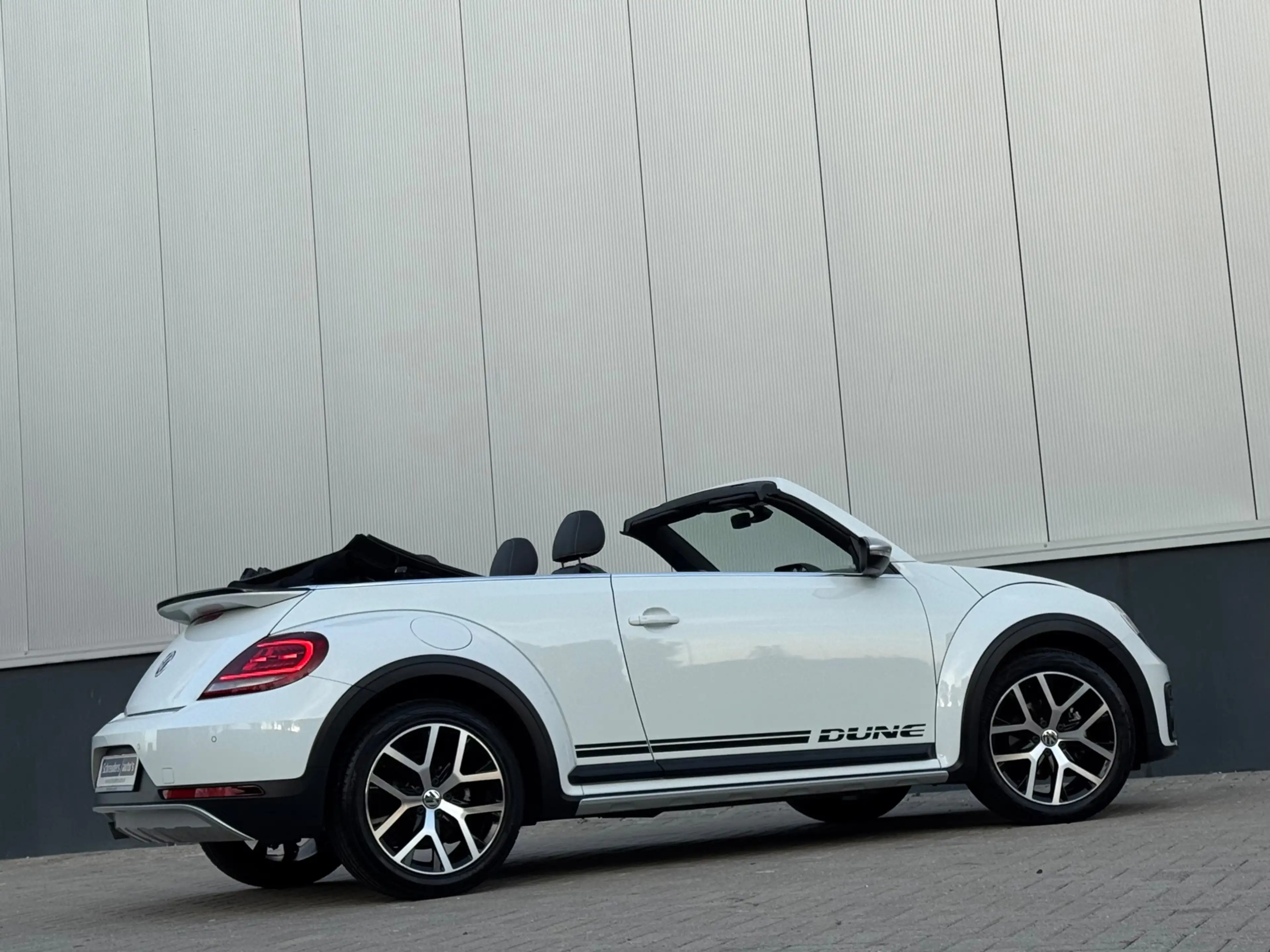 Volkswagen Beetle Cabriolet 1.2 TSI DUNE. 29.922 Km / Org NL / 1 Eig — photo 2