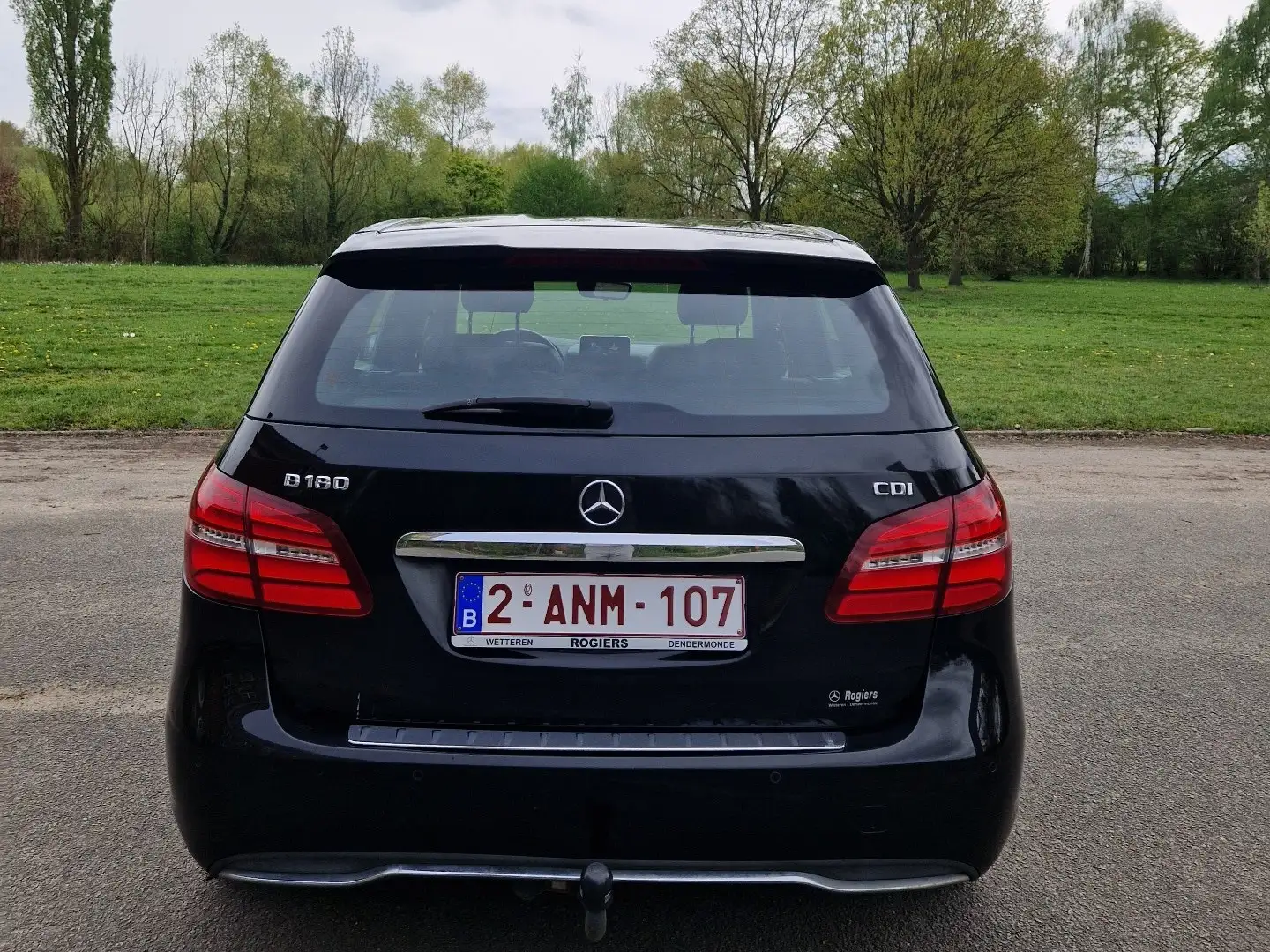 Mercedes-Benz B 180 Navi*Leder*Led lights*autoparking* - 2