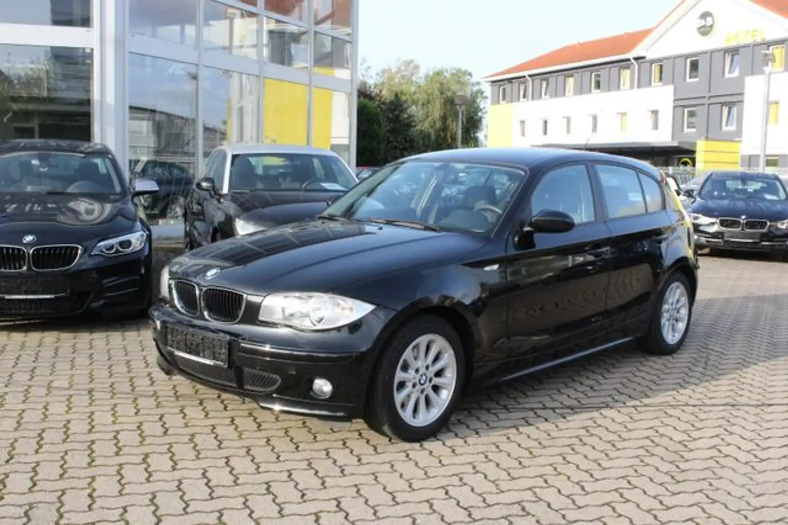 BMW 120 i Aut. Advantage 5-TrgKlima Steuerkette neu Negro - 1