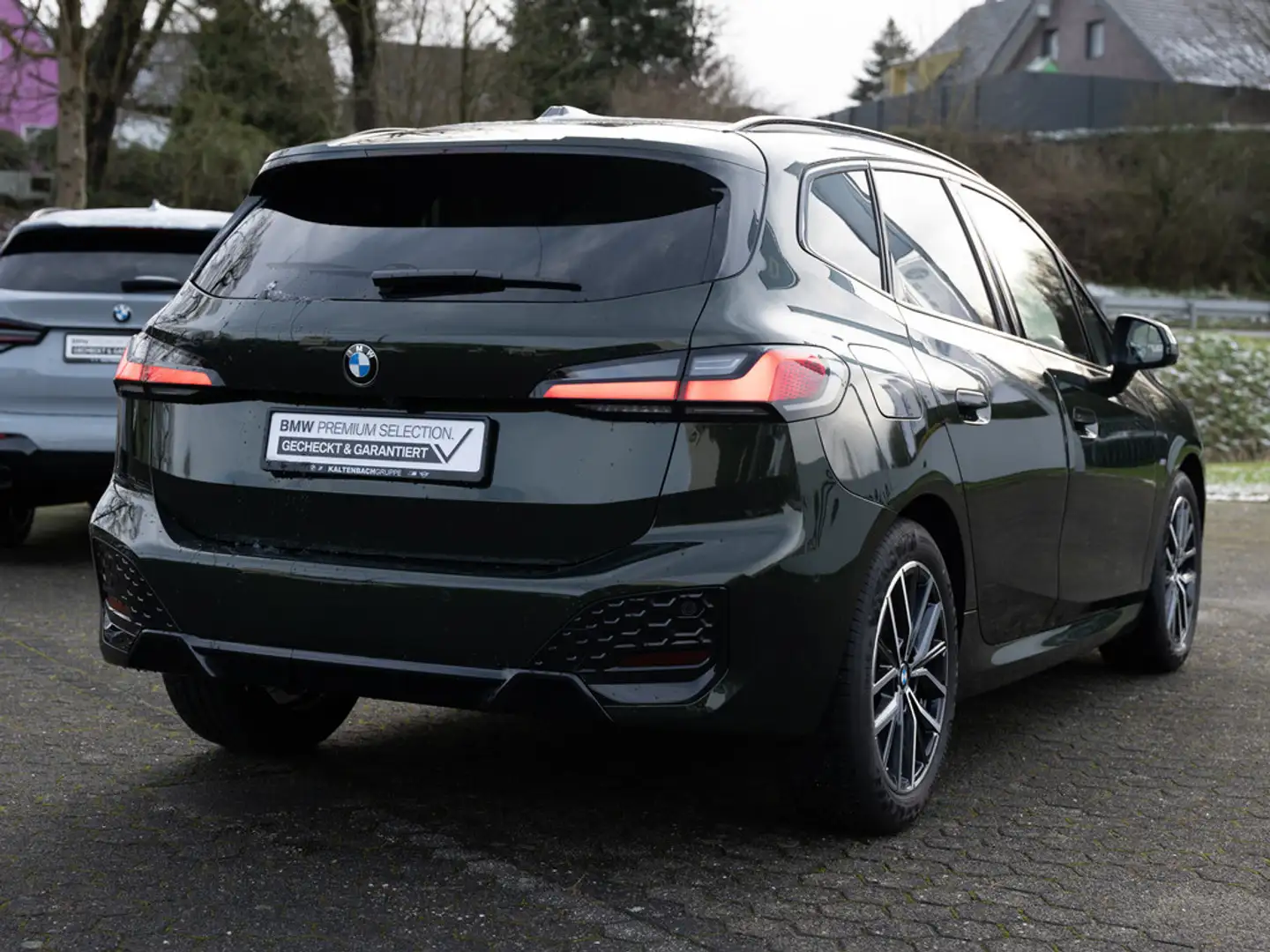 BMW 218 i Active Tourer M-Sportpaket LED HUD AHK Grün - 2