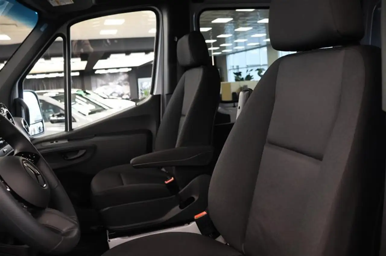 Mercedes-Benz Sprinter снимка Mercedes-Benz Sprinter