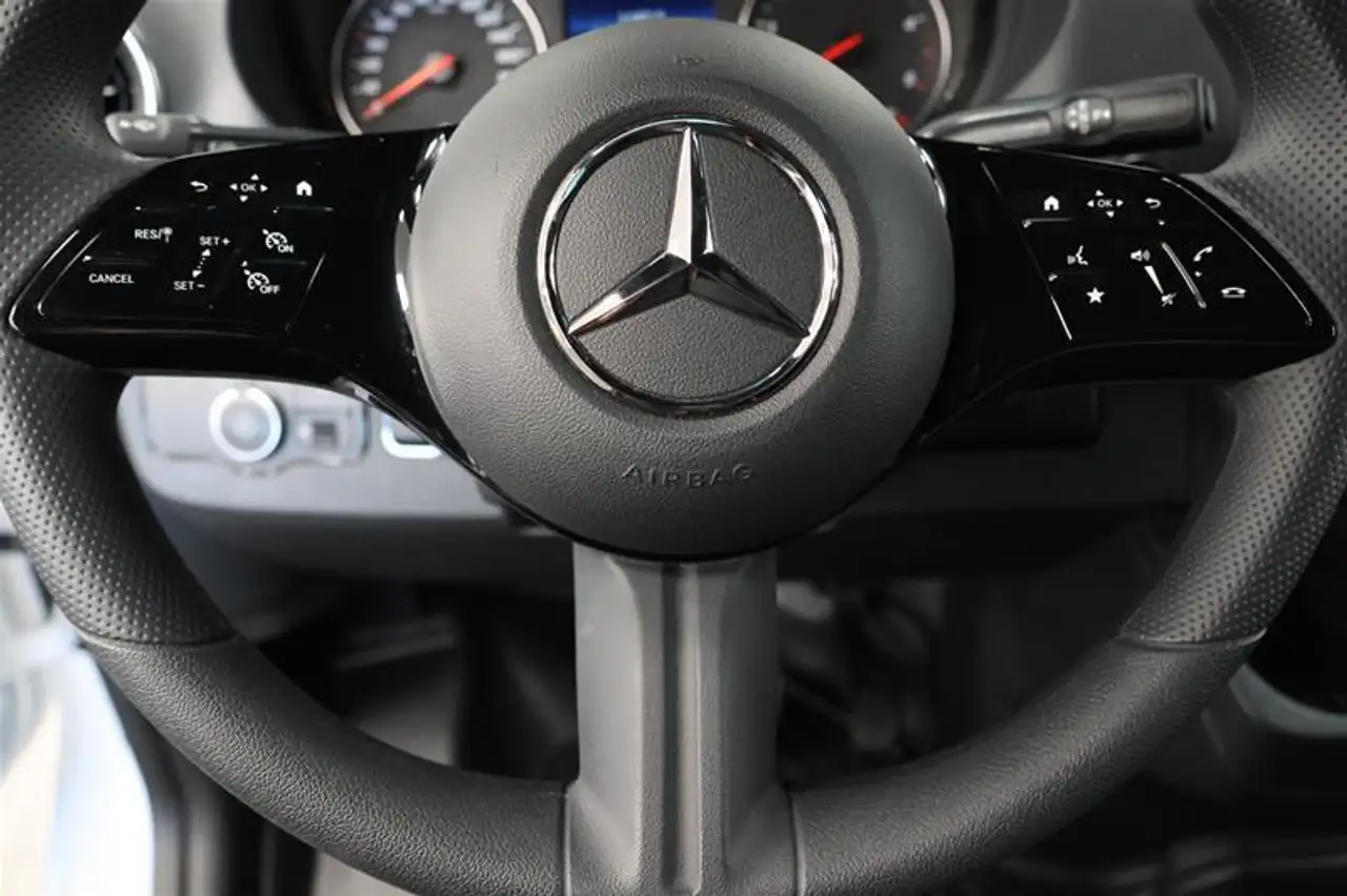 Mercedes-Benz Sprinter снимка Mercedes-Benz Sprinter