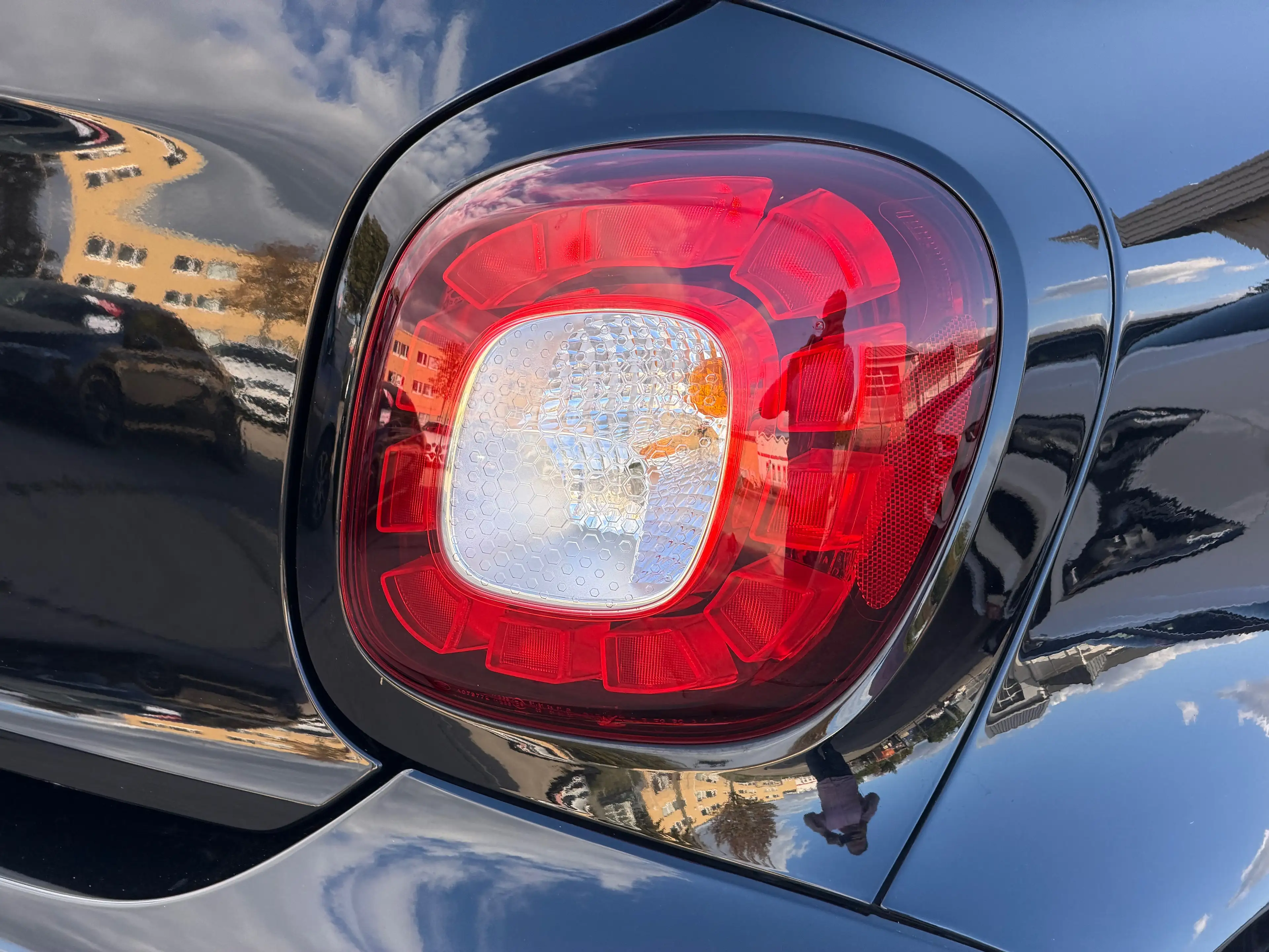 smart forFour Prime_Turbo 66kW90Ps_Leder_Rückfahrkamera_LED — photo 10