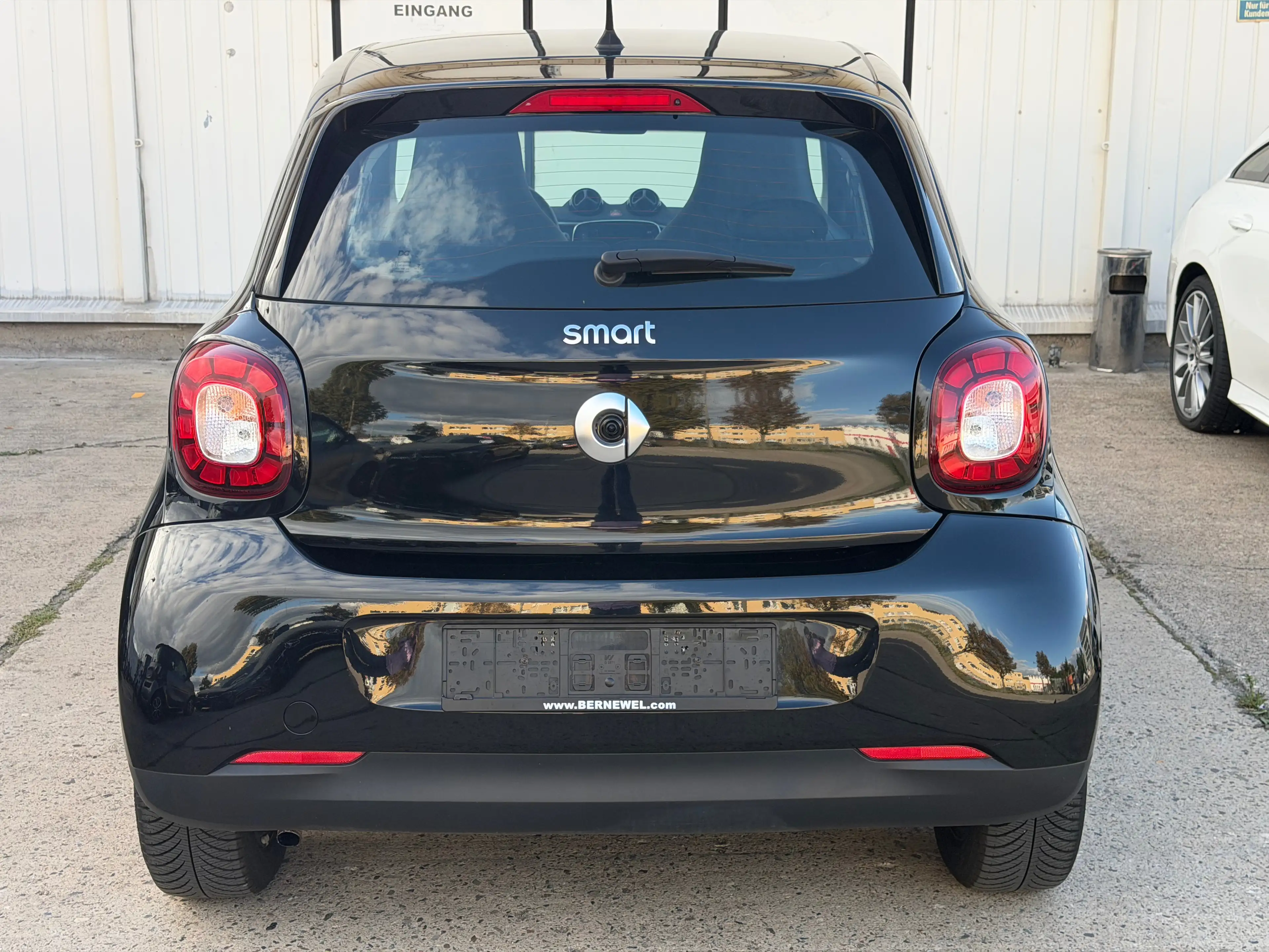 smart forFour Prime_Turbo 66kW90Ps_Leder_Rückfahrkamera_LED — photo 5