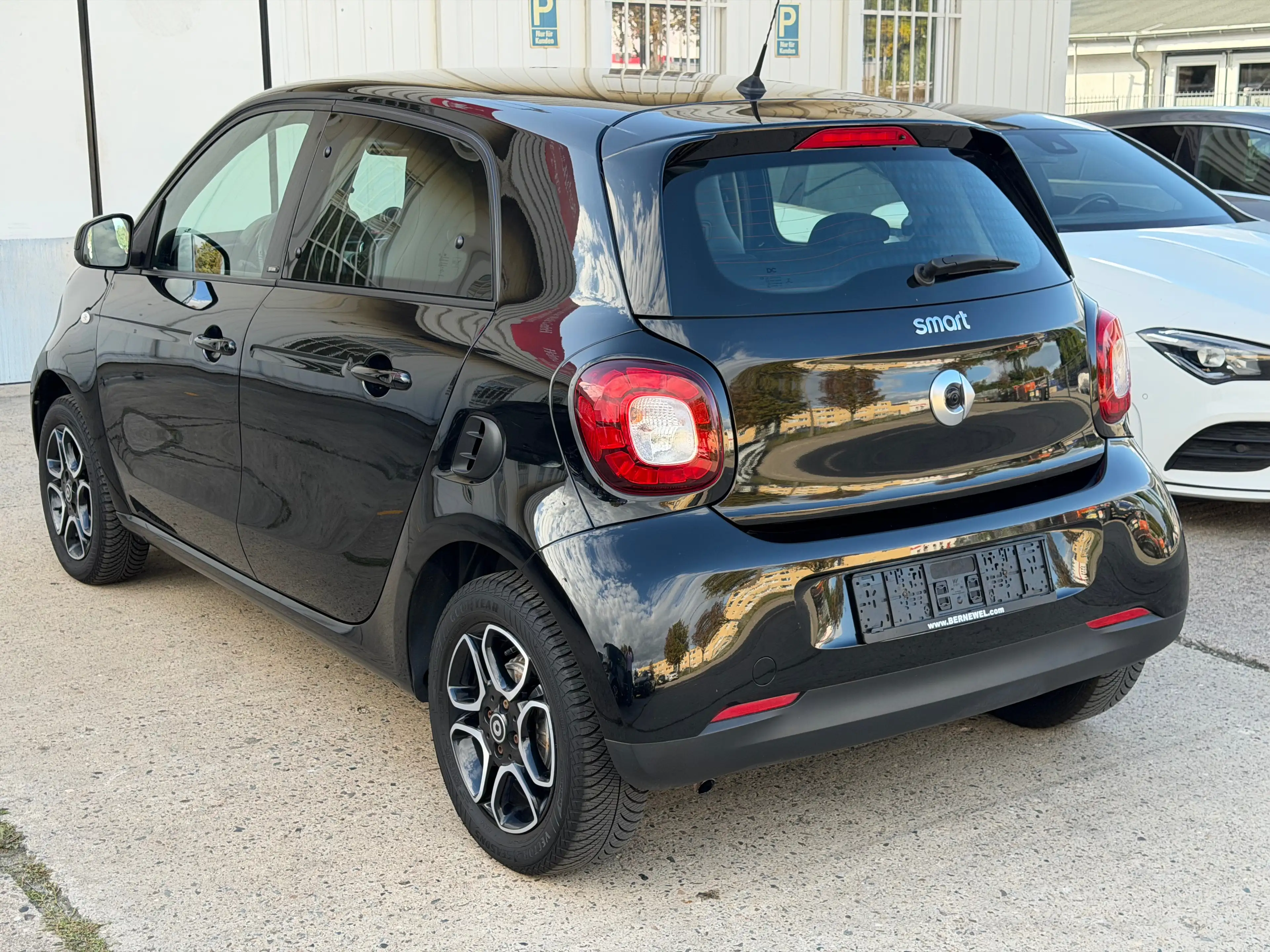 smart forFour Prime_Turbo 66kW90Ps_Leder_Rückfahrkamera_LED — photo 4