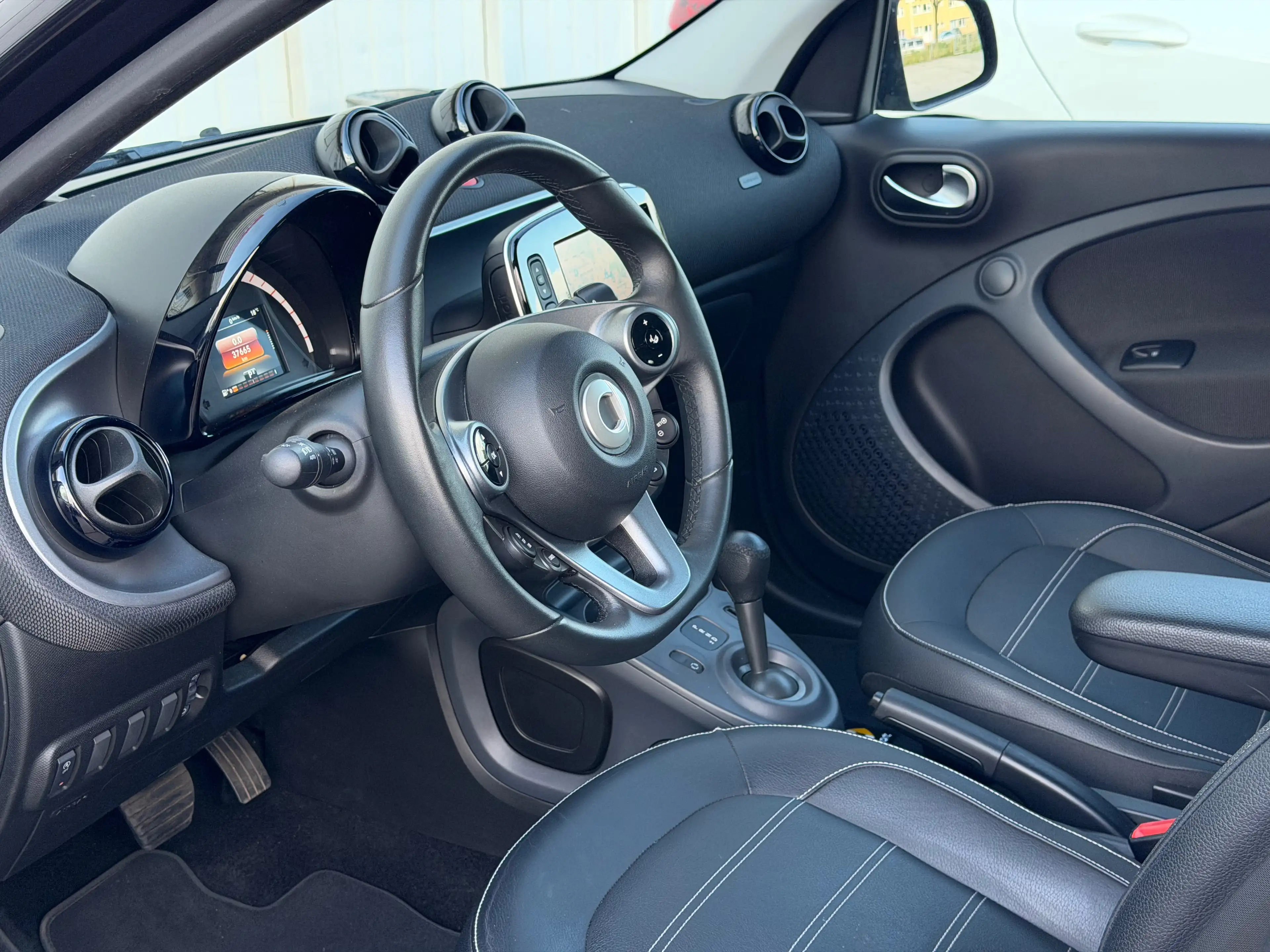 smart forFour Prime_Turbo 66kW90Ps_Leder_Rückfahrkamera_LED — photo 15