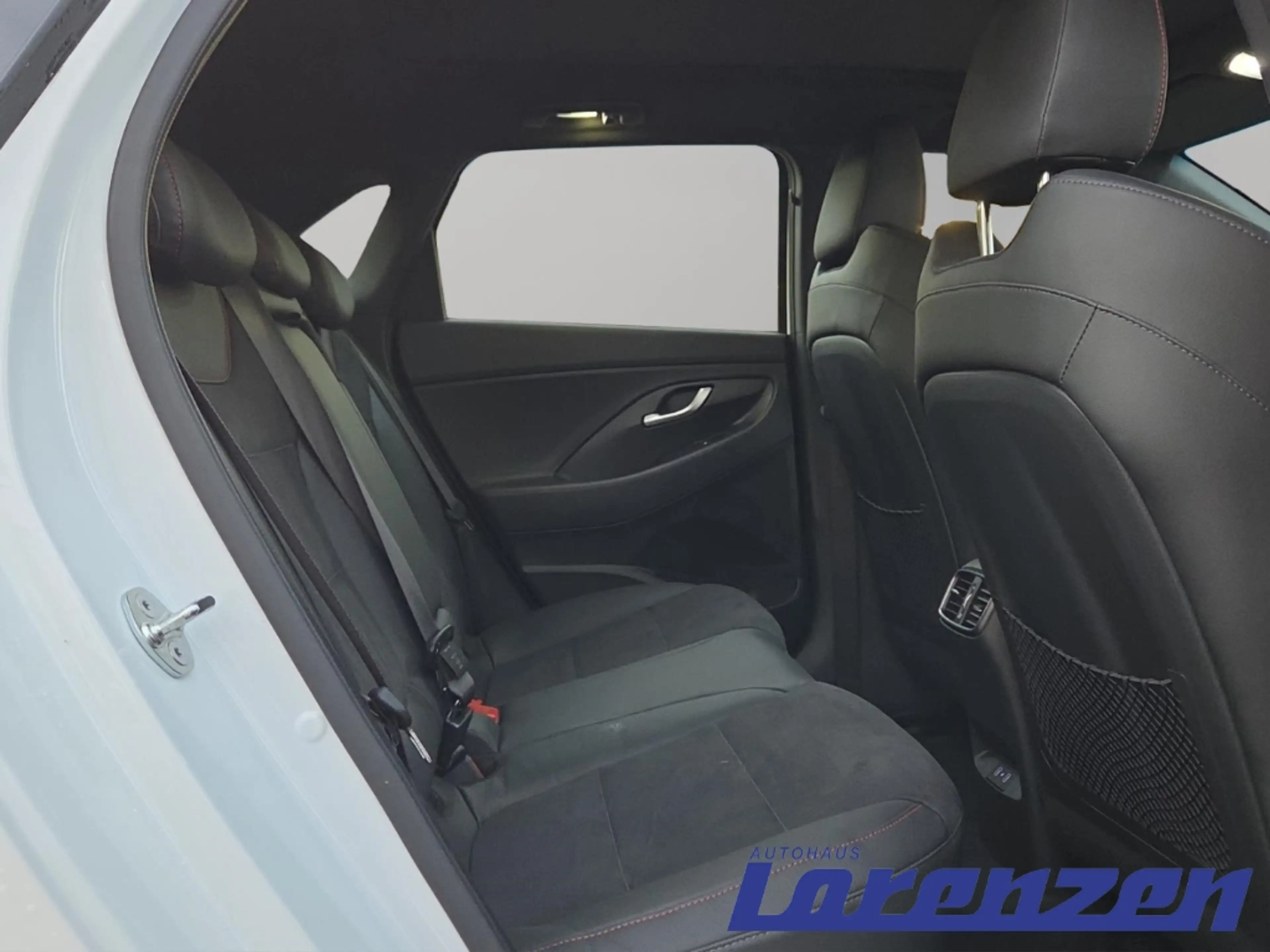 Hyundai i30 N Line Mild-Hybrid 1.5 T-Gdi 140PS 48V 6-MT 2 Spo — photo 11