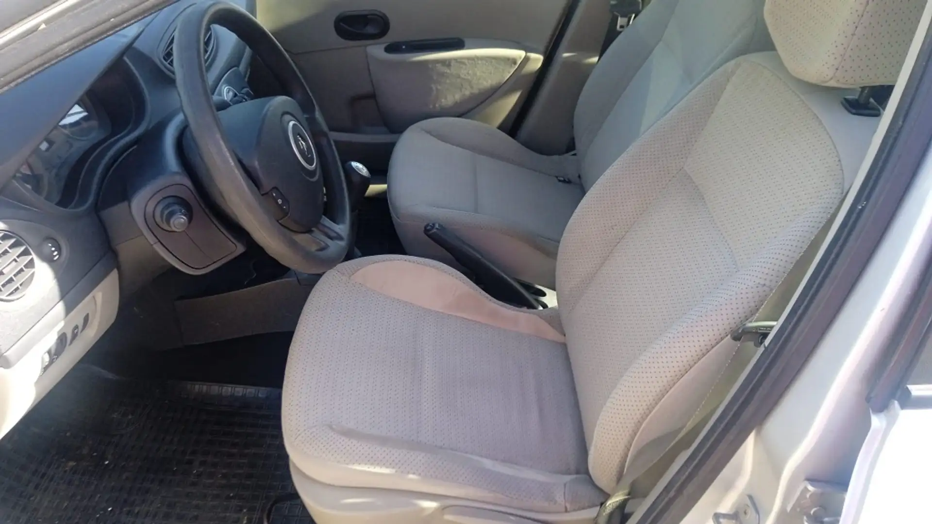 Renault Clio 1.5DCI Confort Dynamique 85 Gris - 2