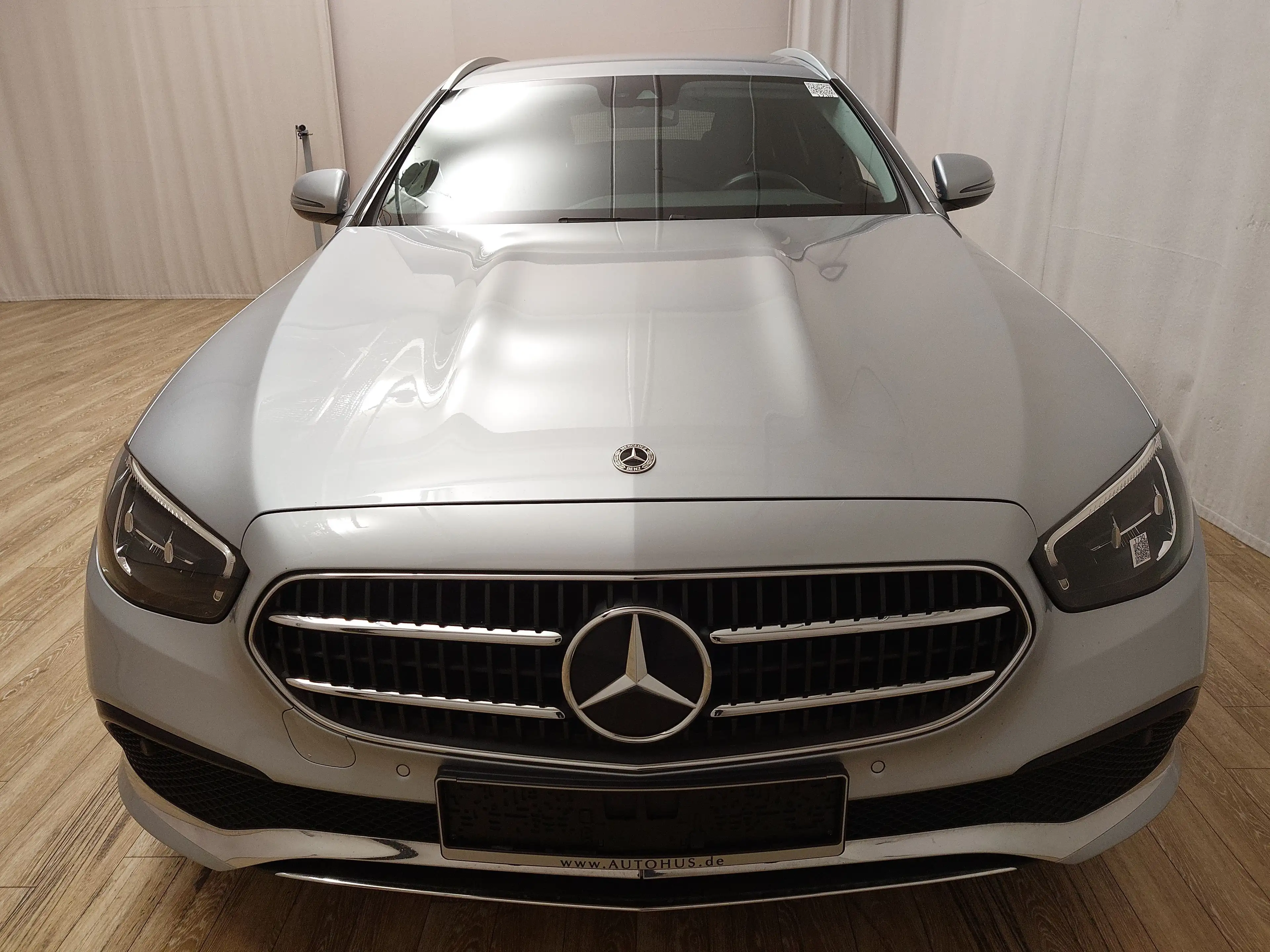 Mercedes-Benz E 220 d T Avantgarde T-Leder Navi LED Widescreen KLIMAAUT RADIO MFL — photo 9