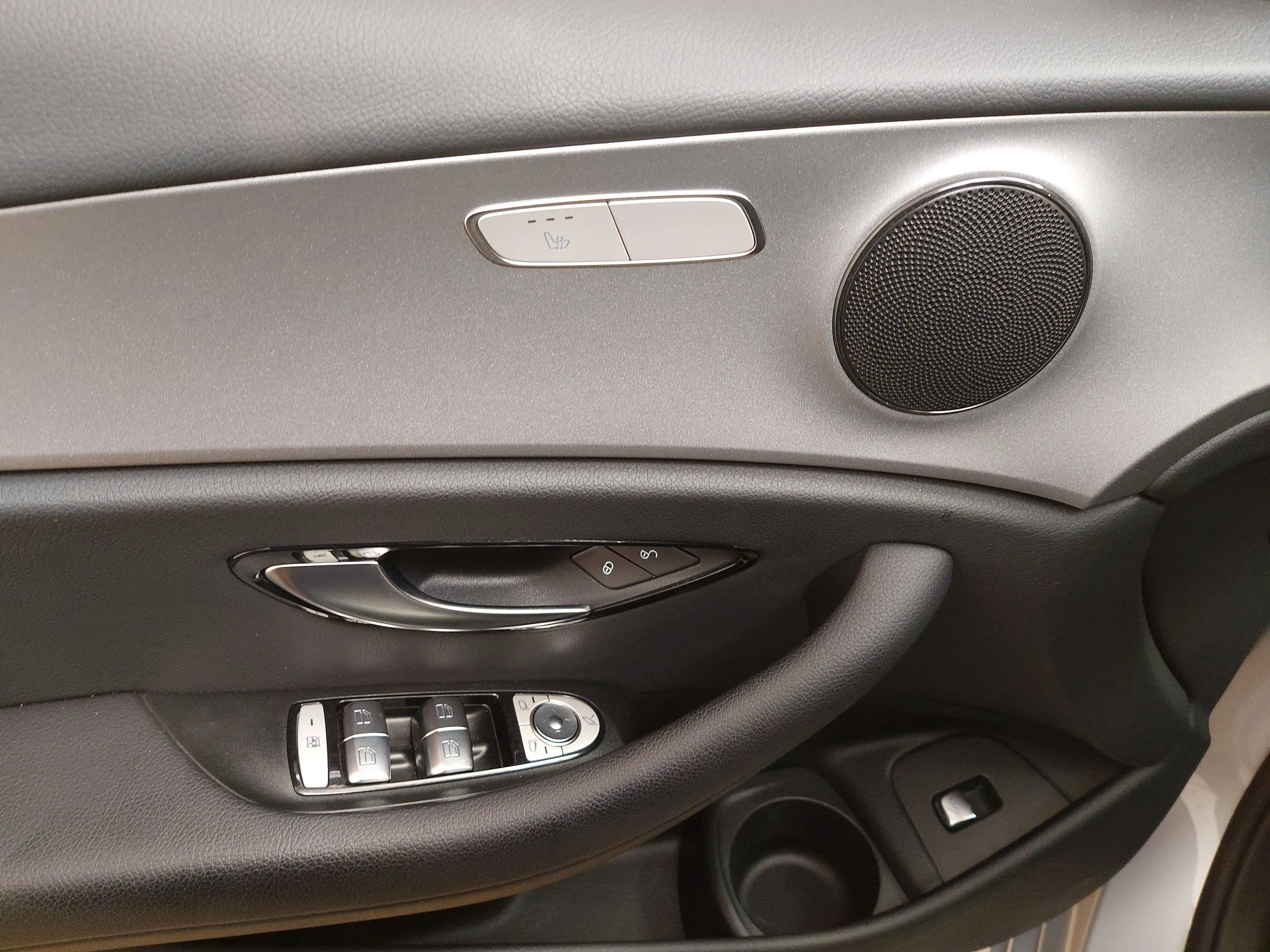 Mercedes-Benz E 220 d T Avantgarde T-Leder Navi LED Widescreen KLIMAAUT RADIO MFL — photo 5