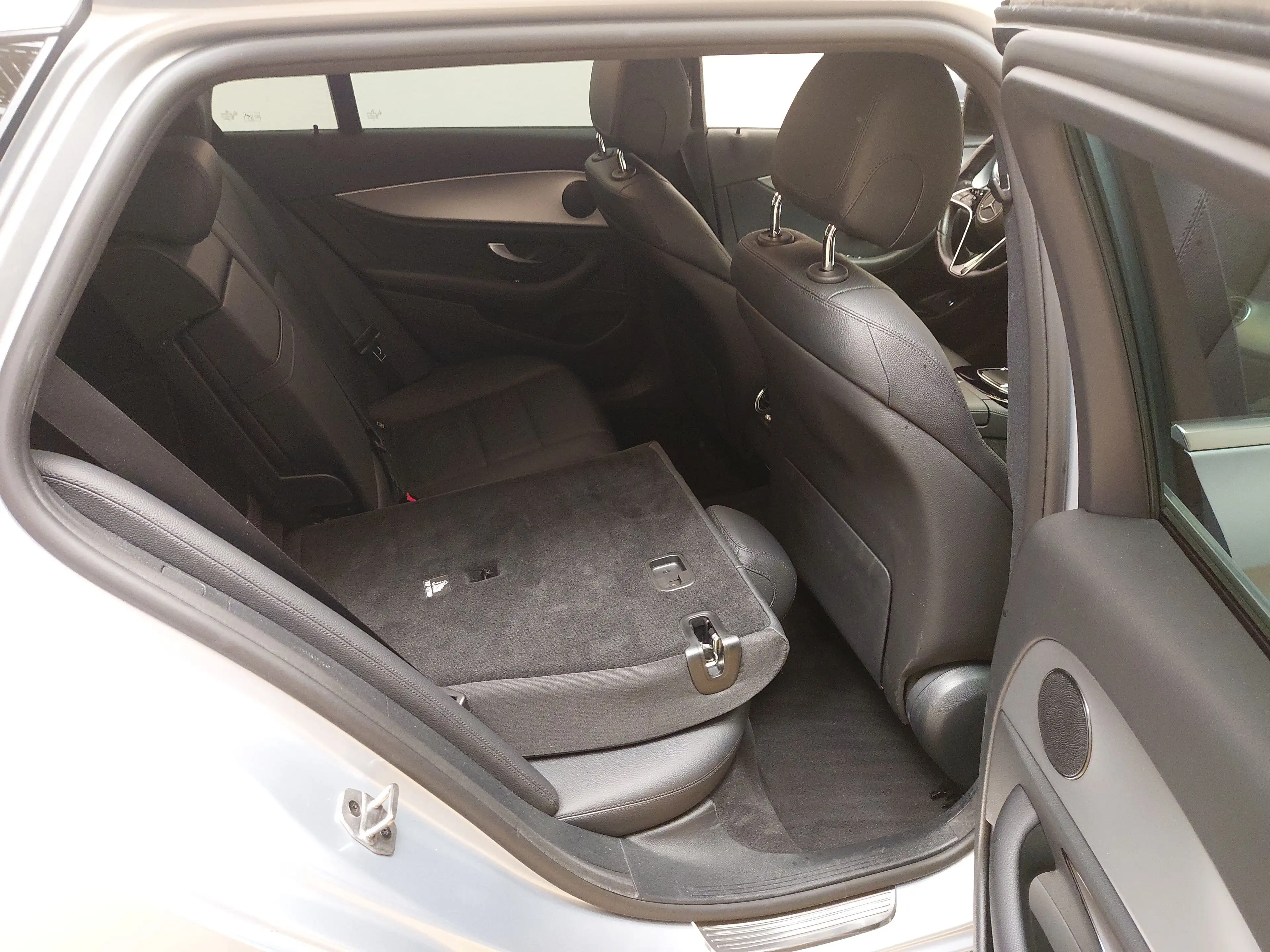 Mercedes-Benz E 220 d T Avantgarde T-Leder Navi LED Widescreen KLIMAAUT RADIO MFL — photo 11