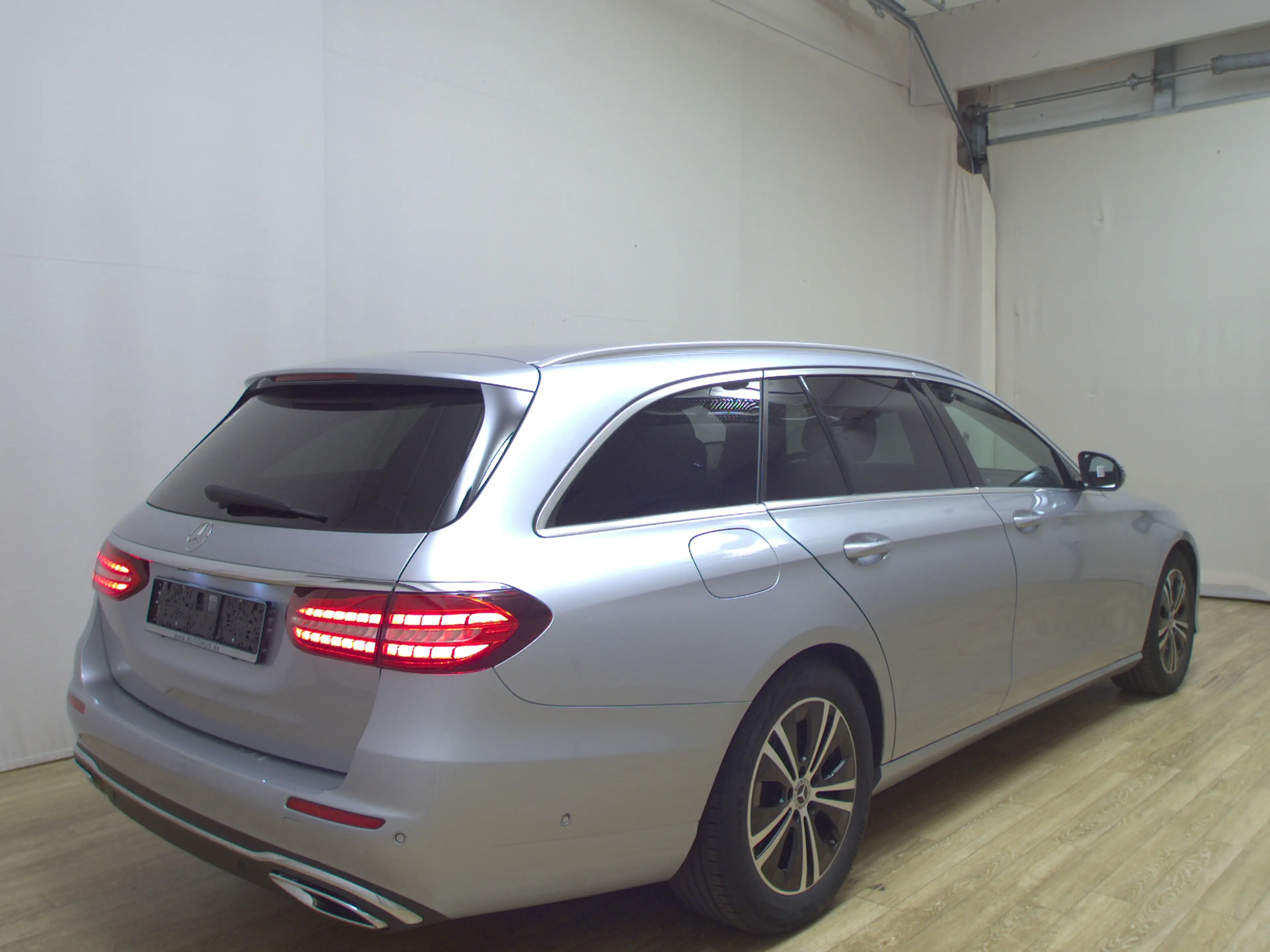 Mercedes-Benz E 220 d T Avantgarde T-Leder Navi LED Widescreen KLIMAAUT RADIO MFL — photo 4