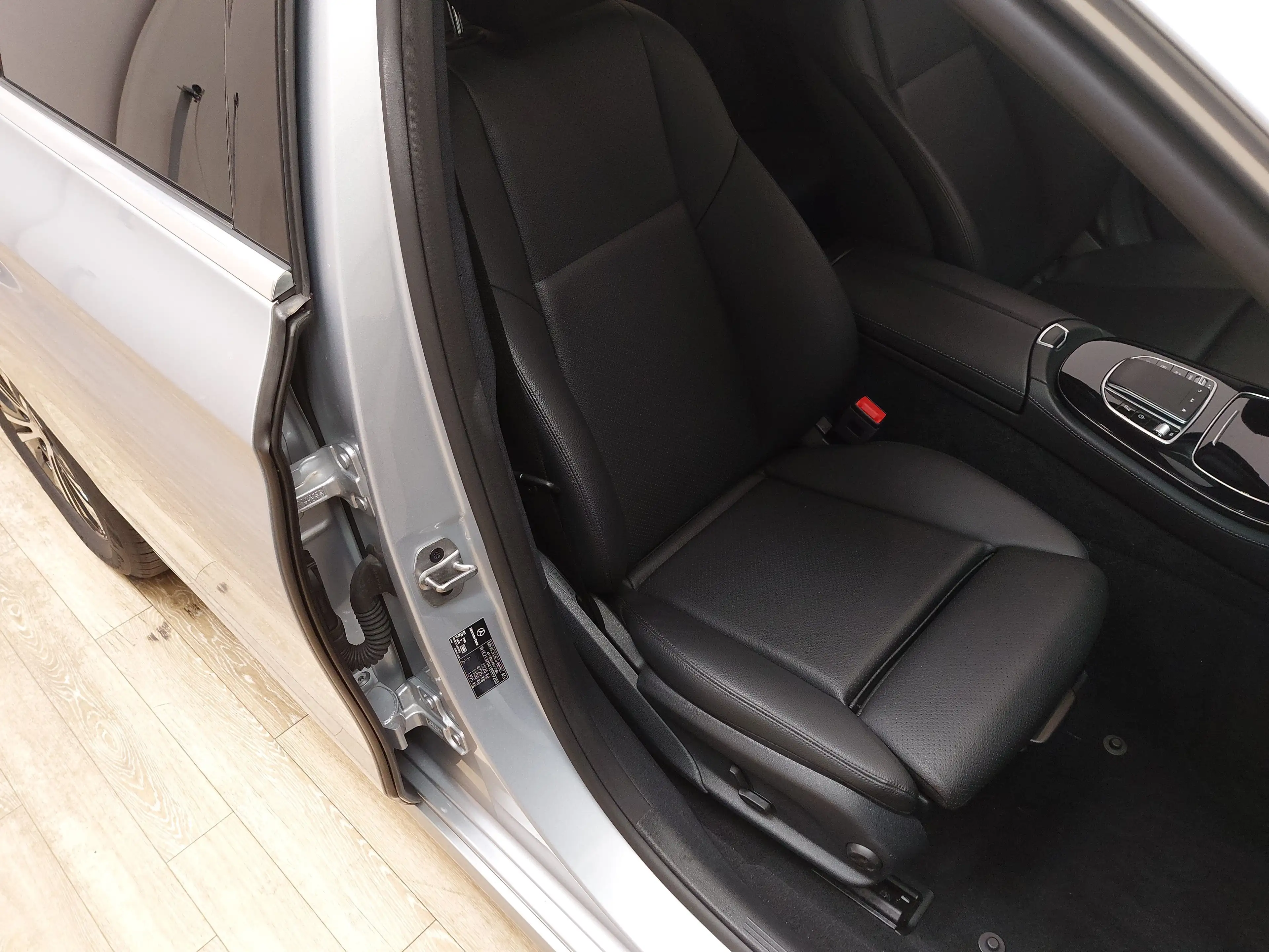 Mercedes-Benz E 220 d T Avantgarde T-Leder Navi LED Widescreen KLIMAAUT RADIO MFL — photo 10