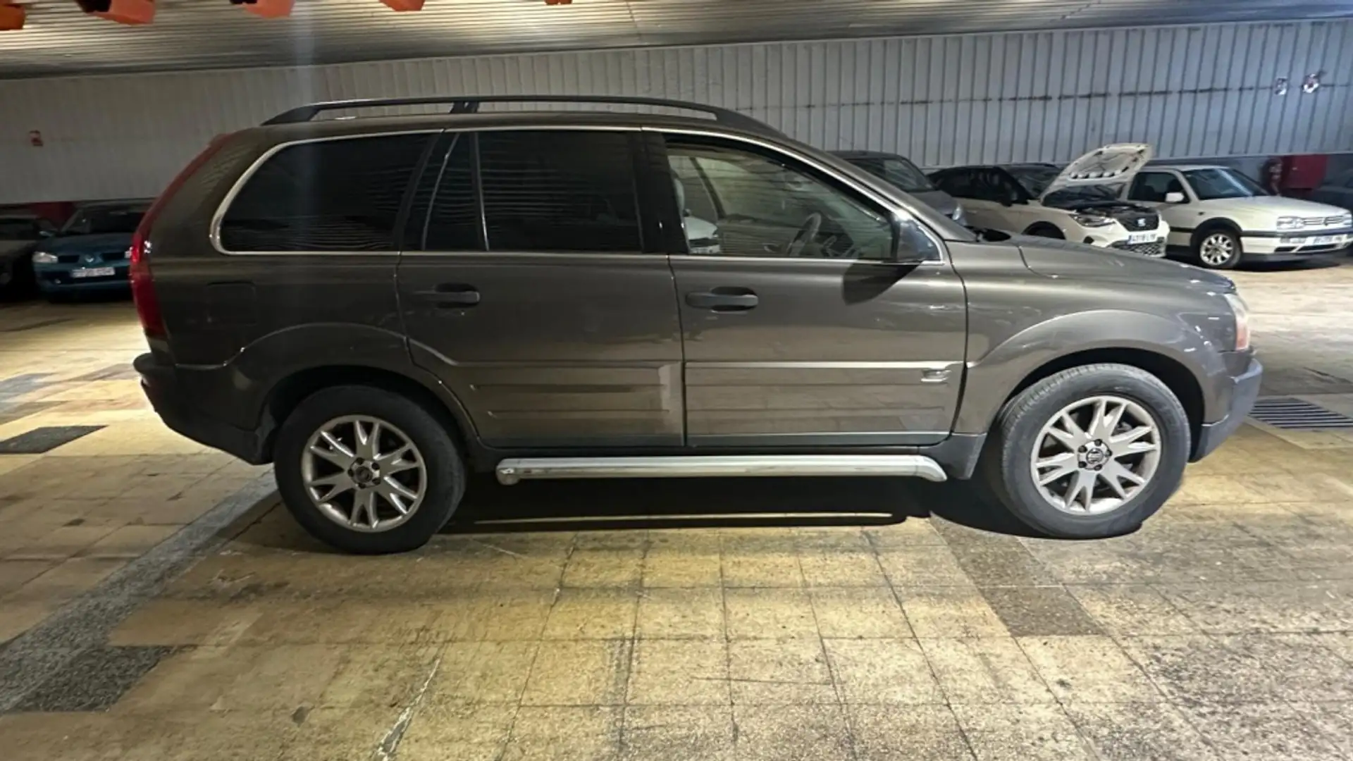 Volvo XC90 2.5 T Summum Geartronic Bruin - 1