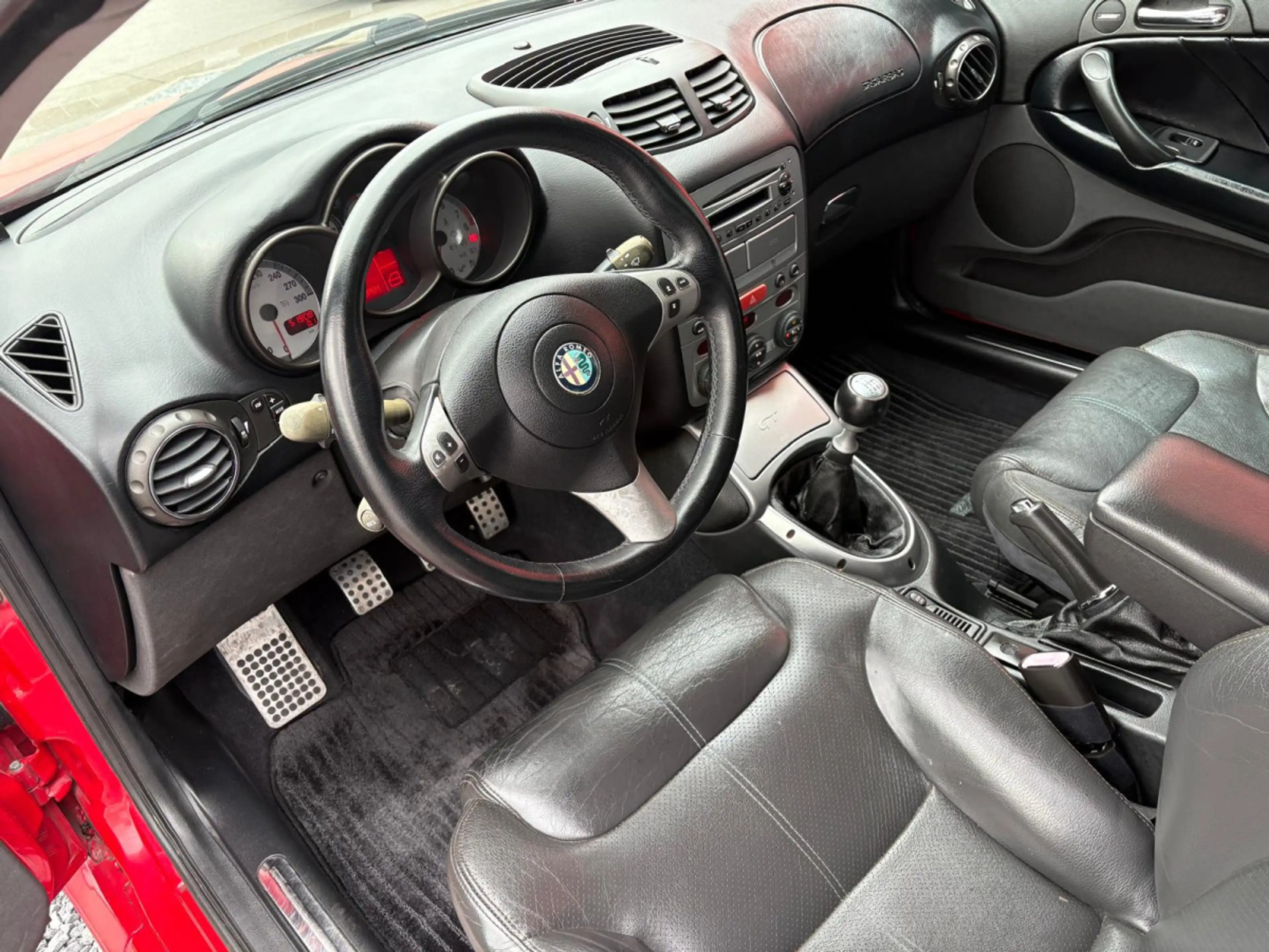 Alfa Romeo GT 3.2 V6 — photo 13