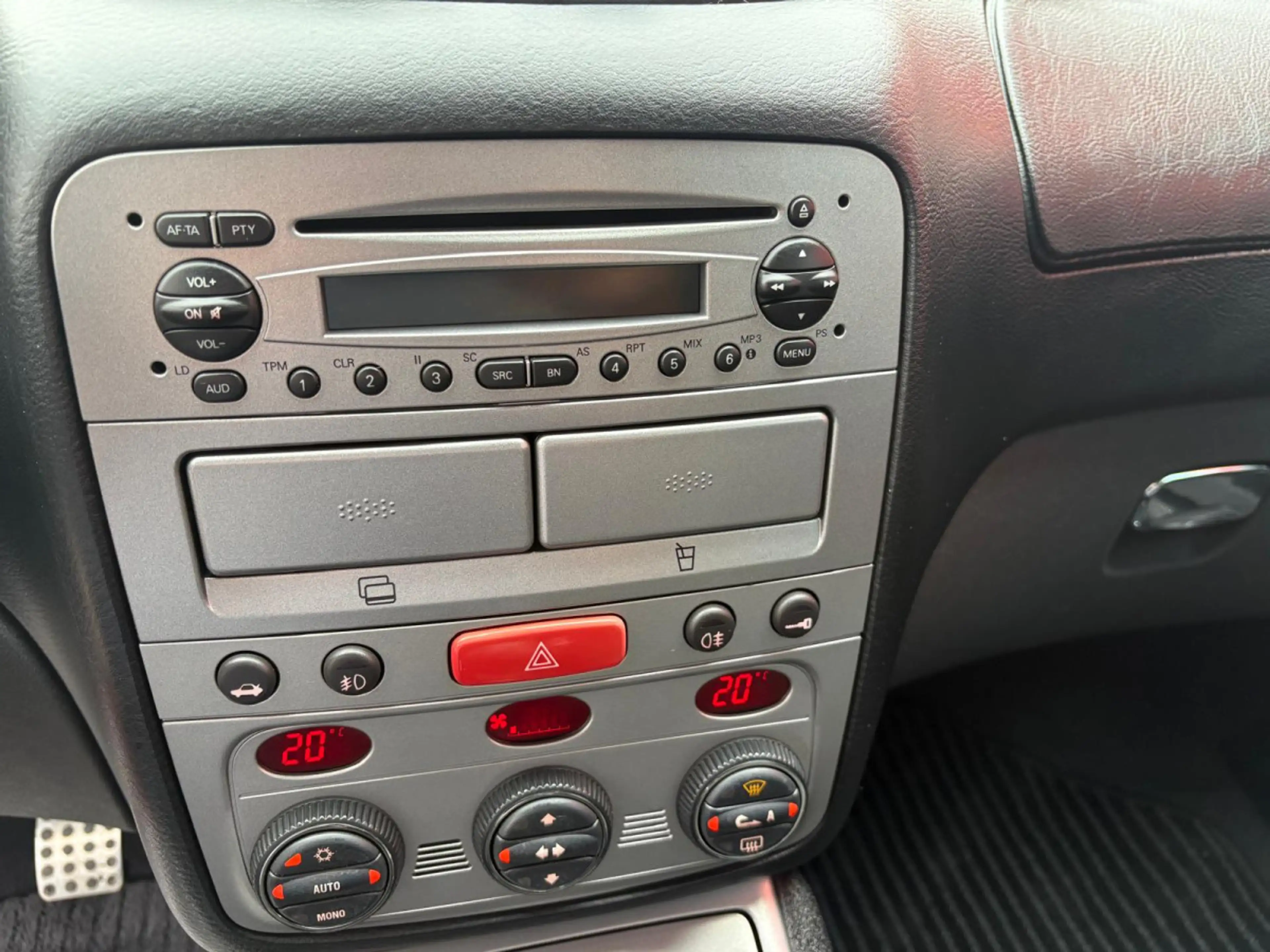 Alfa Romeo GT 3.2 V6 — photo 14