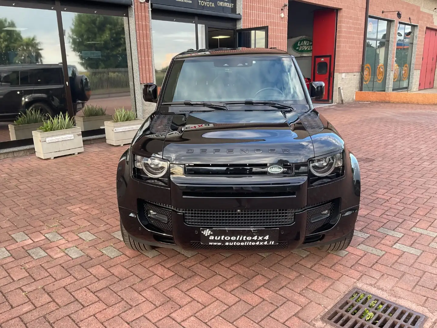 Land Rover Defender 110 3.0D I6 200 CV AWD Auto X-Dynamic SE Nero - 2