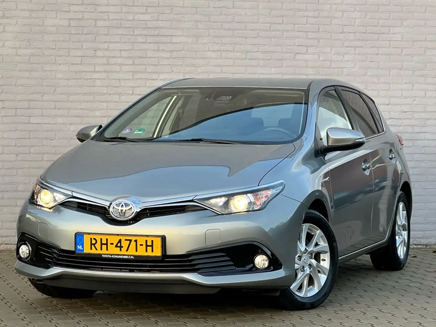 Toyota Auris 1.8 Hybrid Dynamic Go Automaat 5-deurs Zilver - 2