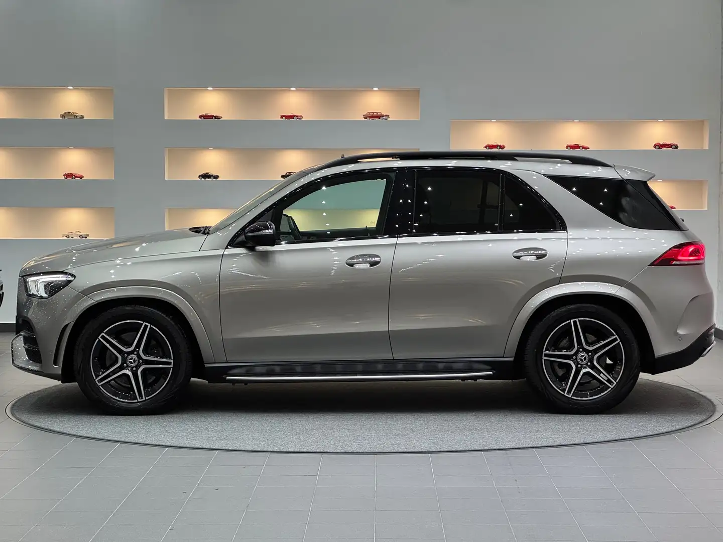 Mercedes-Benz GLE 400 d 4Matic AMG-line *Burmester*Pano*Sitzkühlung* Silber - 2