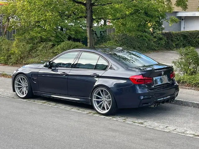 BMW M3 view 4