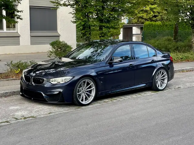 BMW M3 view 3