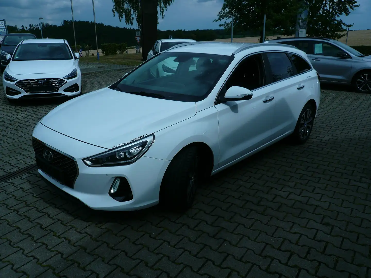Hyundai i30 Kombi 1.6 CRDI Premium - Leder - LED - Navi - M+S Weiß - 1