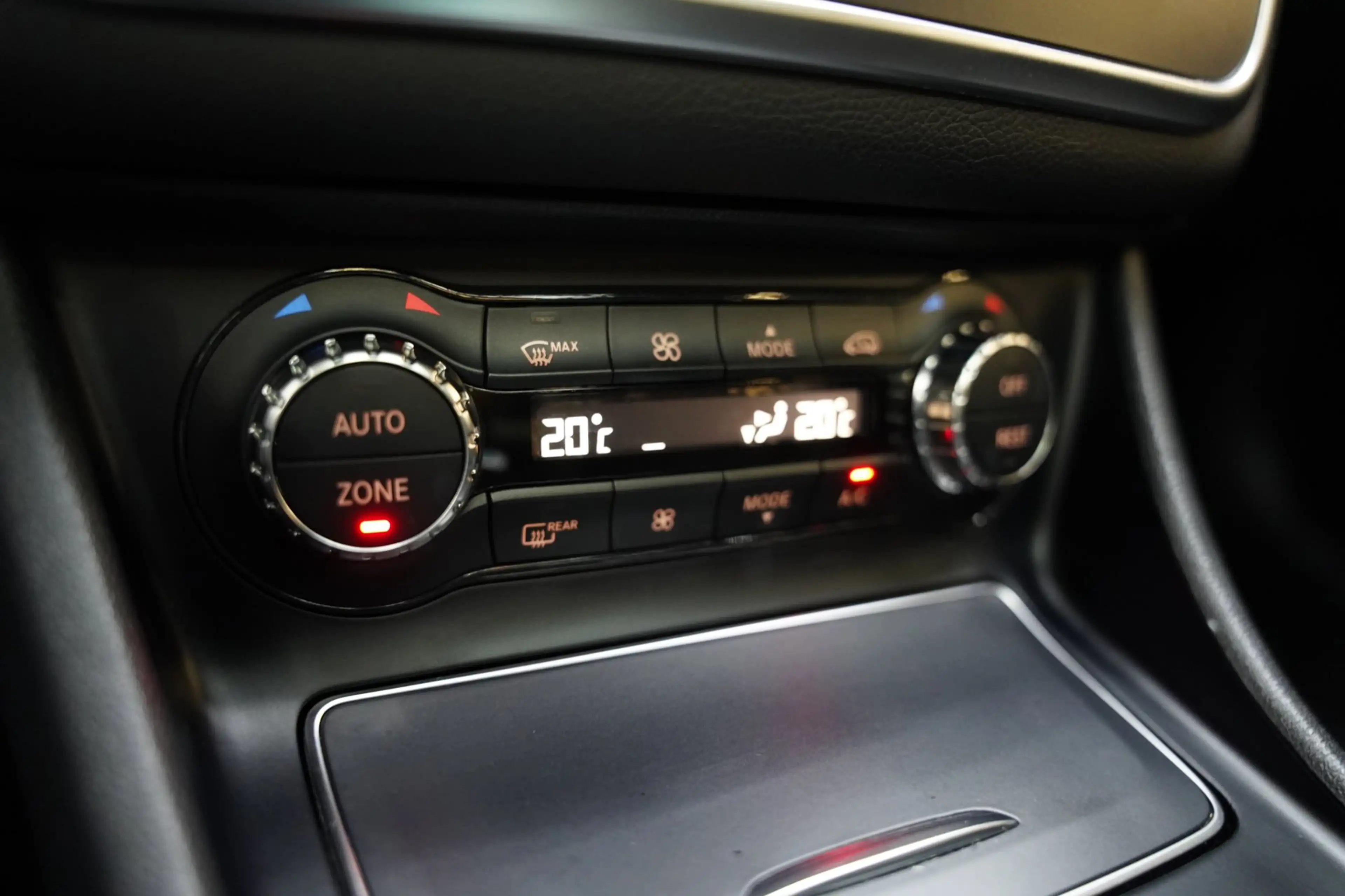 Mercedes-Benz GLA 180 AMG NIGHT PANO CAMERA LEER — photo 17