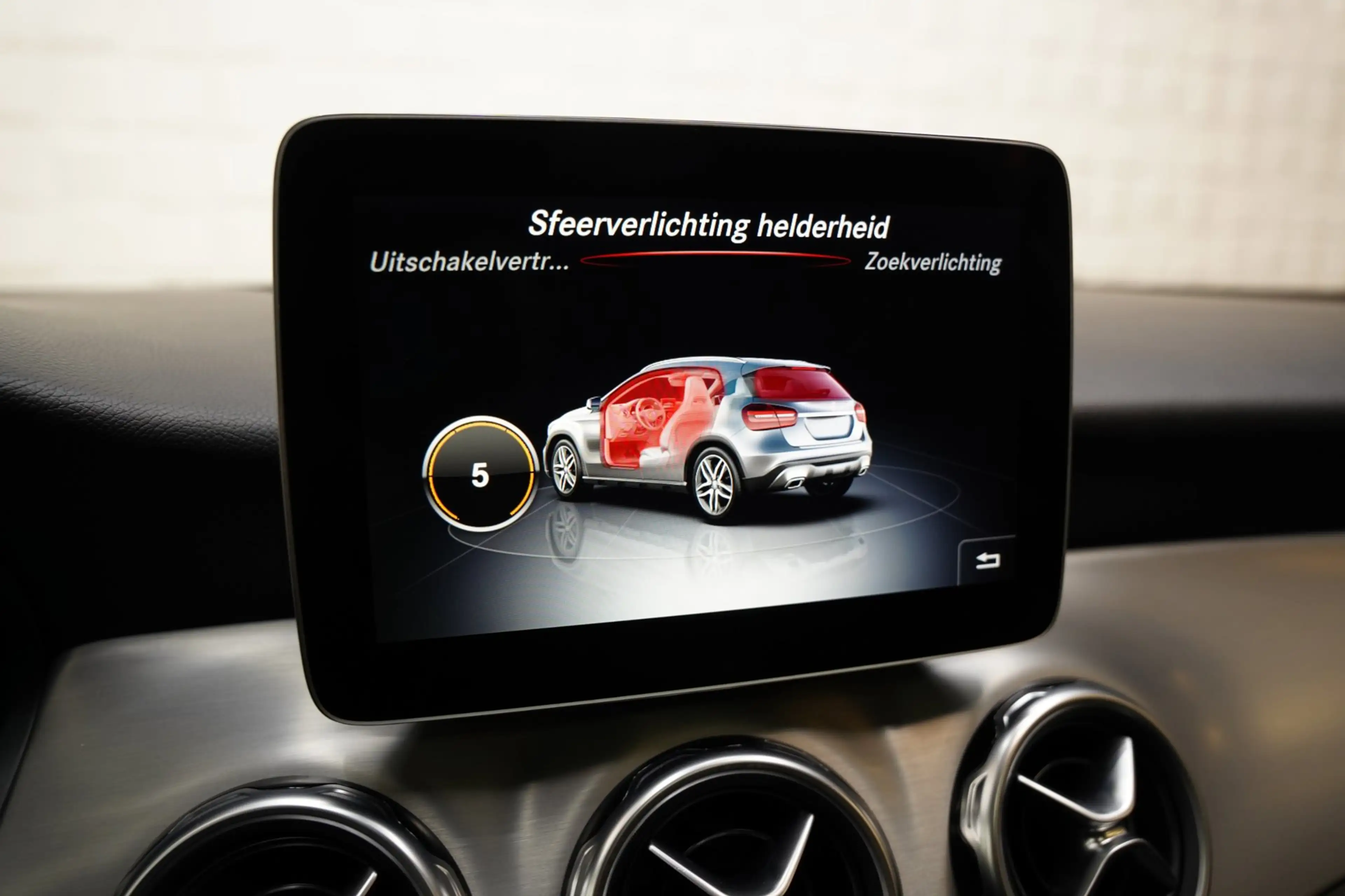 Mercedes-Benz GLA 180 AMG NIGHT PANO CAMERA LEER — photo 16