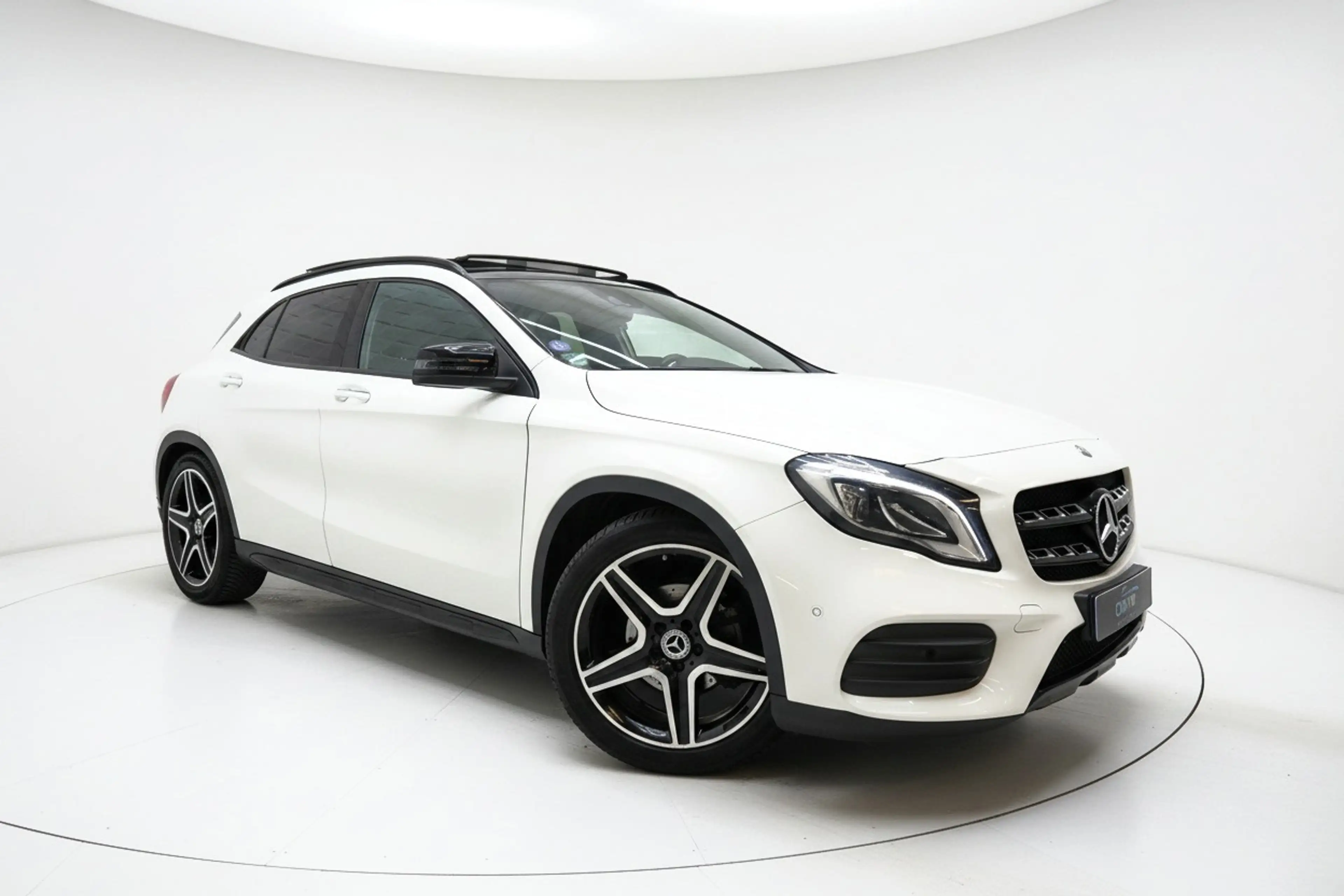 Mercedes-Benz GLA 180 AMG NIGHT PANO CAMERA LEER — photo 24