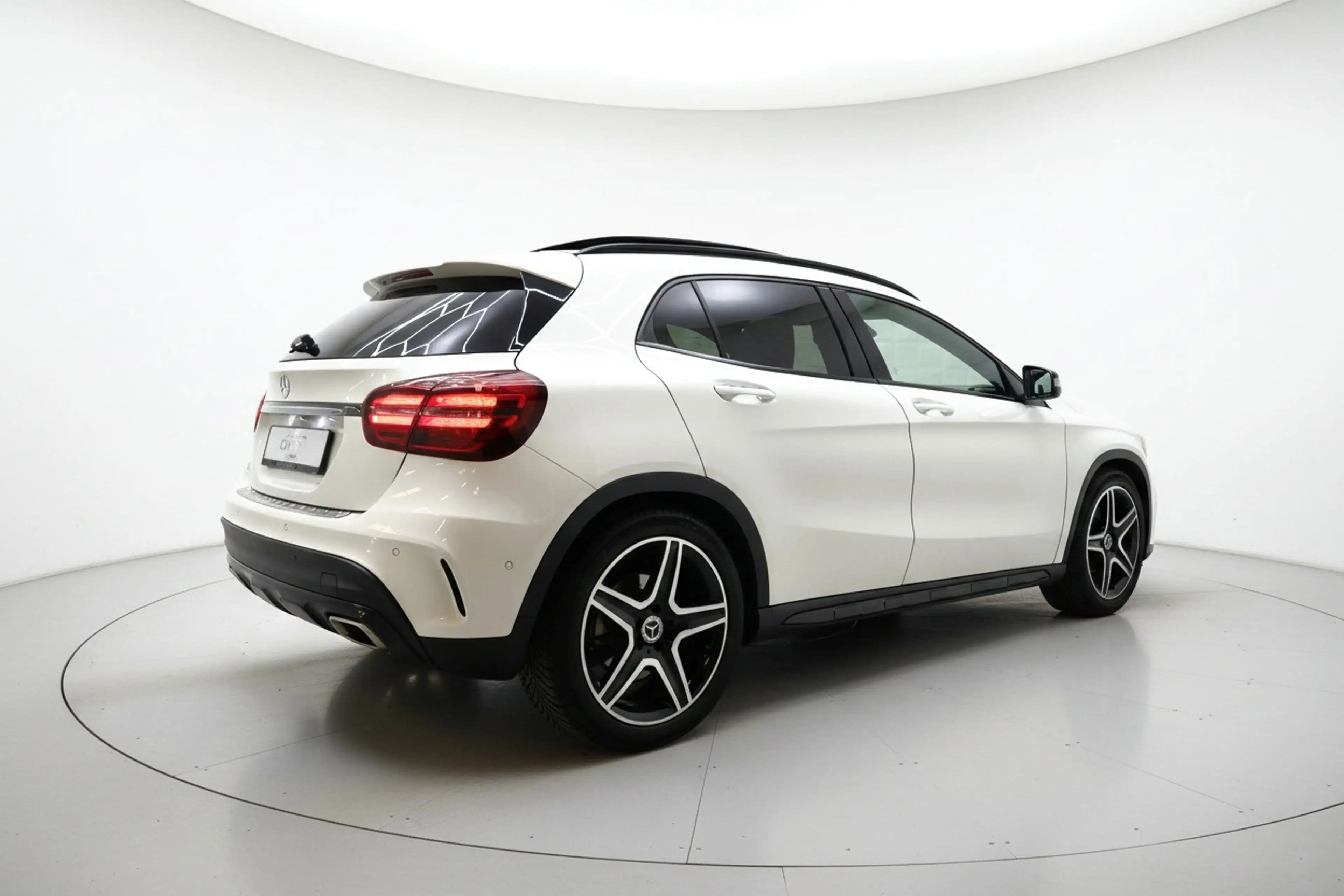 Mercedes-Benz GLA 180 AMG NIGHT PANO CAMERA LEER — photo 7