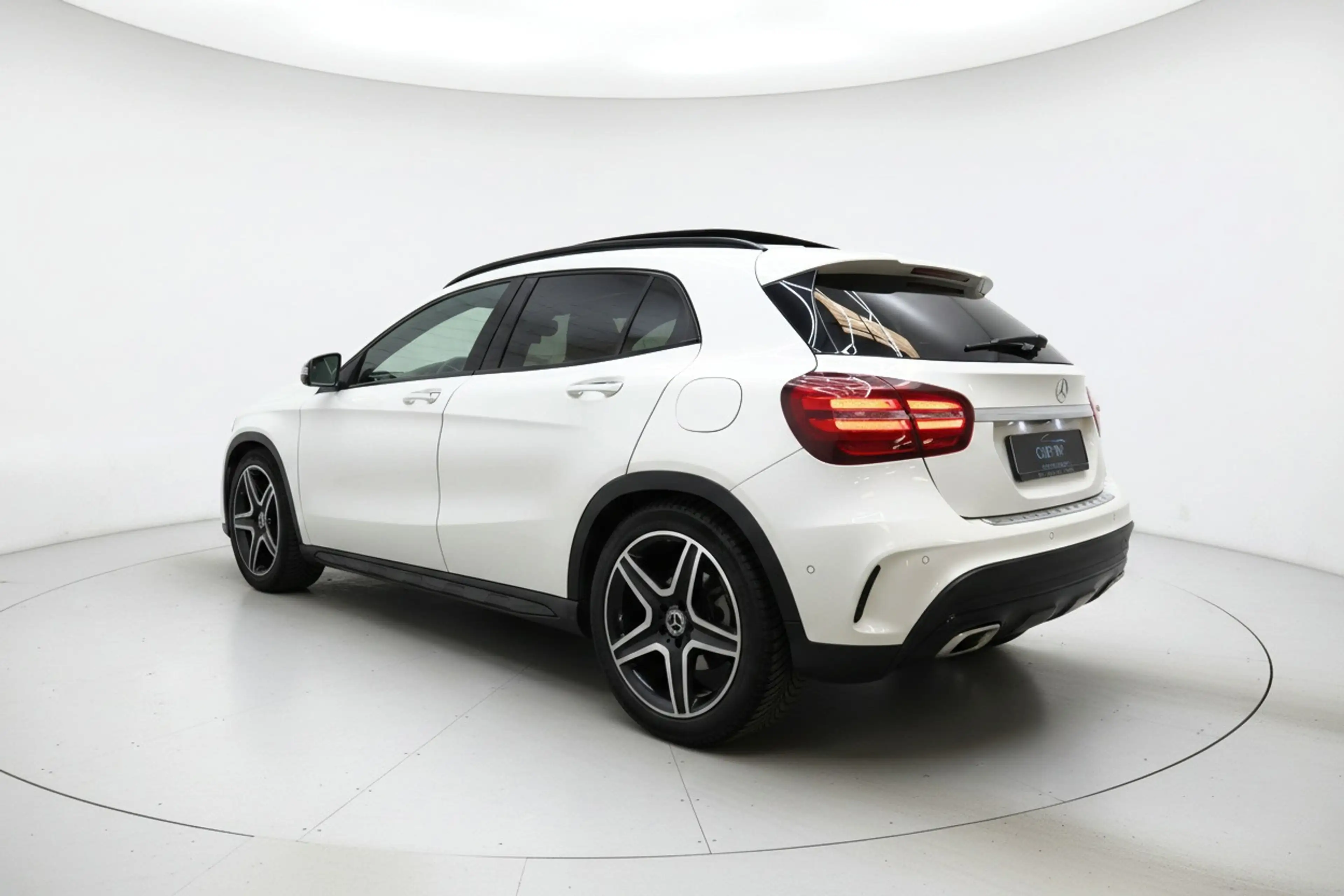 Mercedes-Benz GLA 180 AMG NIGHT PANO CAMERA LEER — photo 9