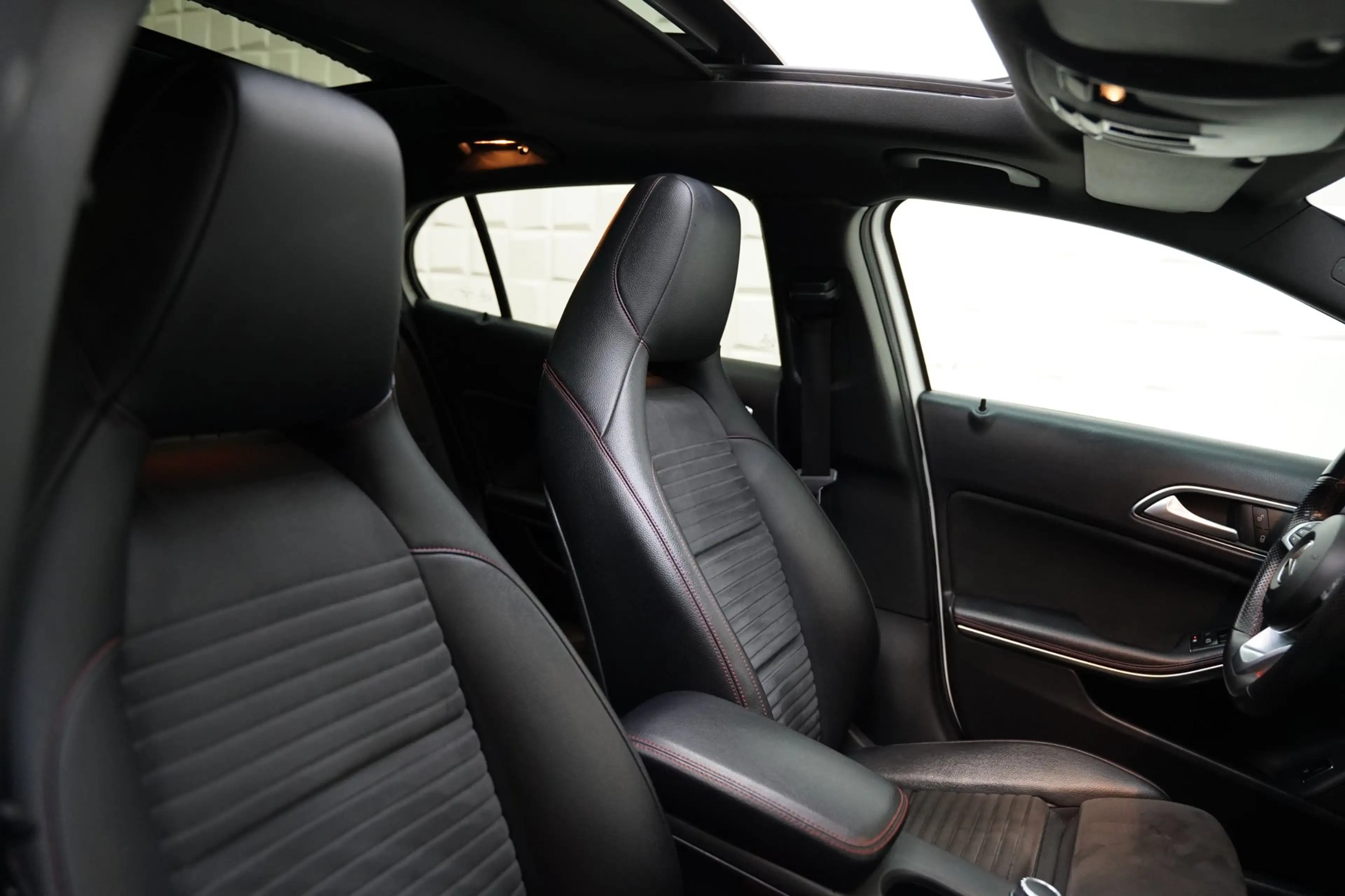 Mercedes-Benz GLA 180 AMG NIGHT PANO CAMERA LEER — photo 28