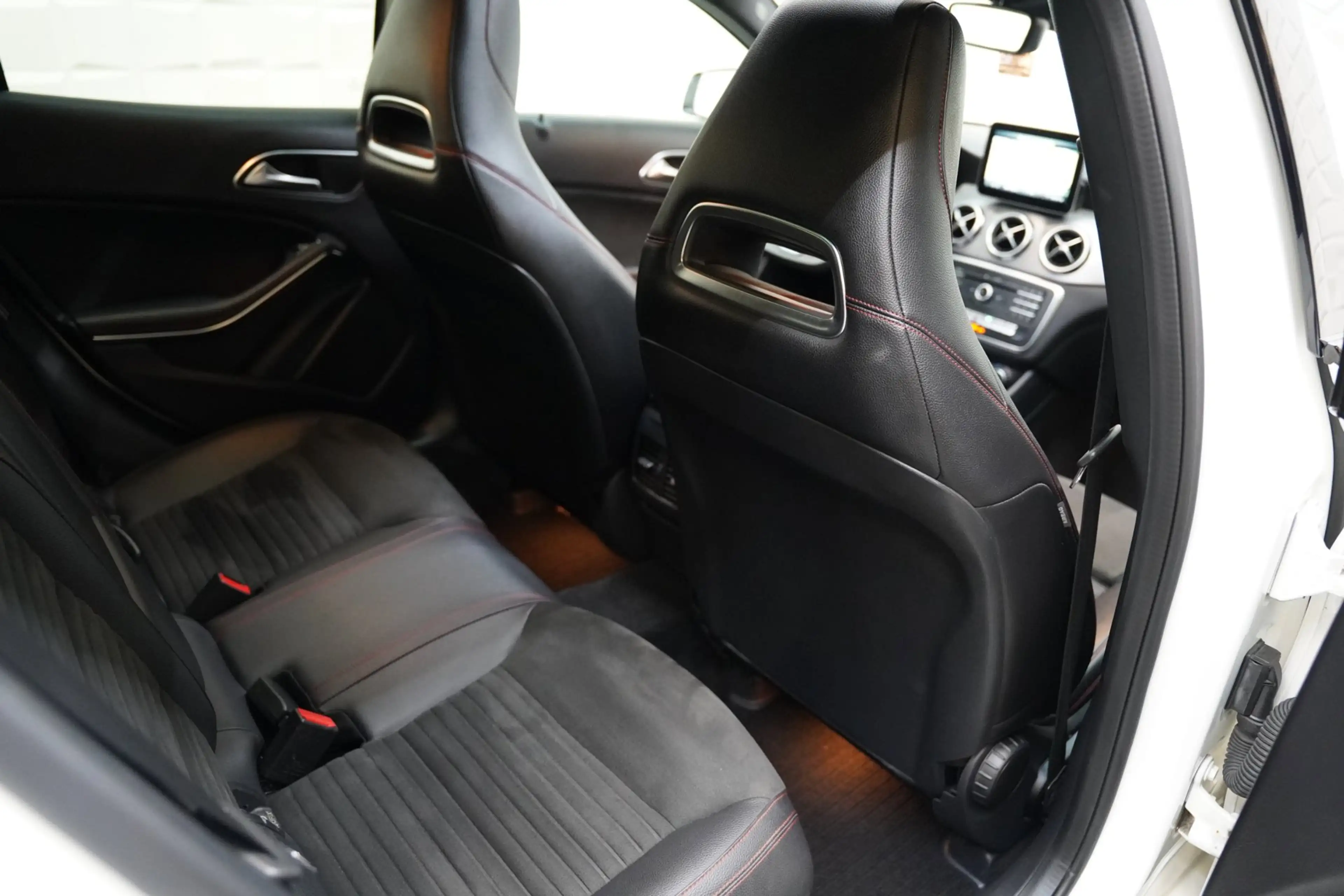 Mercedes-Benz GLA 180 AMG NIGHT PANO CAMERA LEER — photo 29
