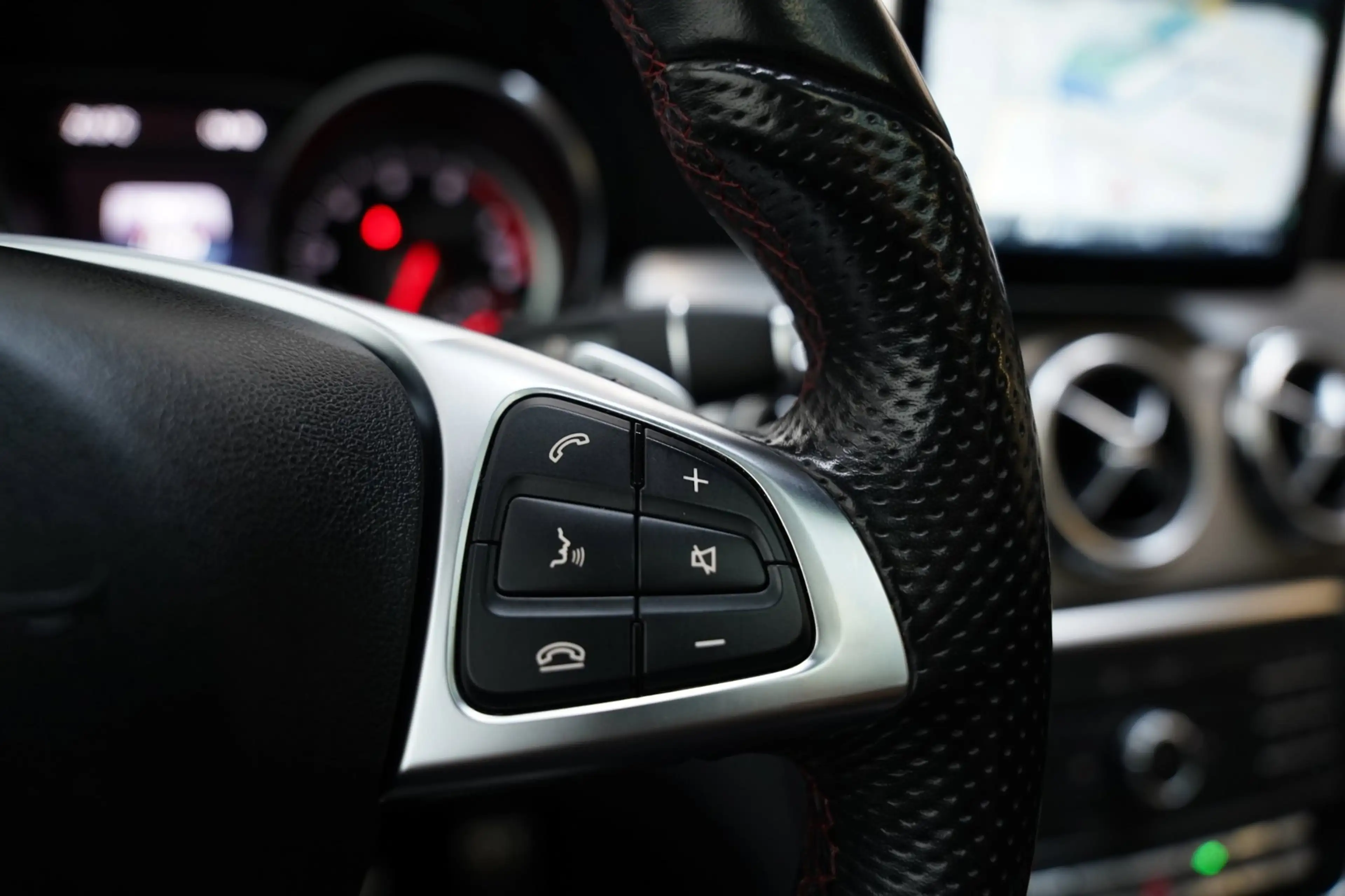 Mercedes-Benz GLA 180 AMG NIGHT PANO CAMERA LEER — photo 32
